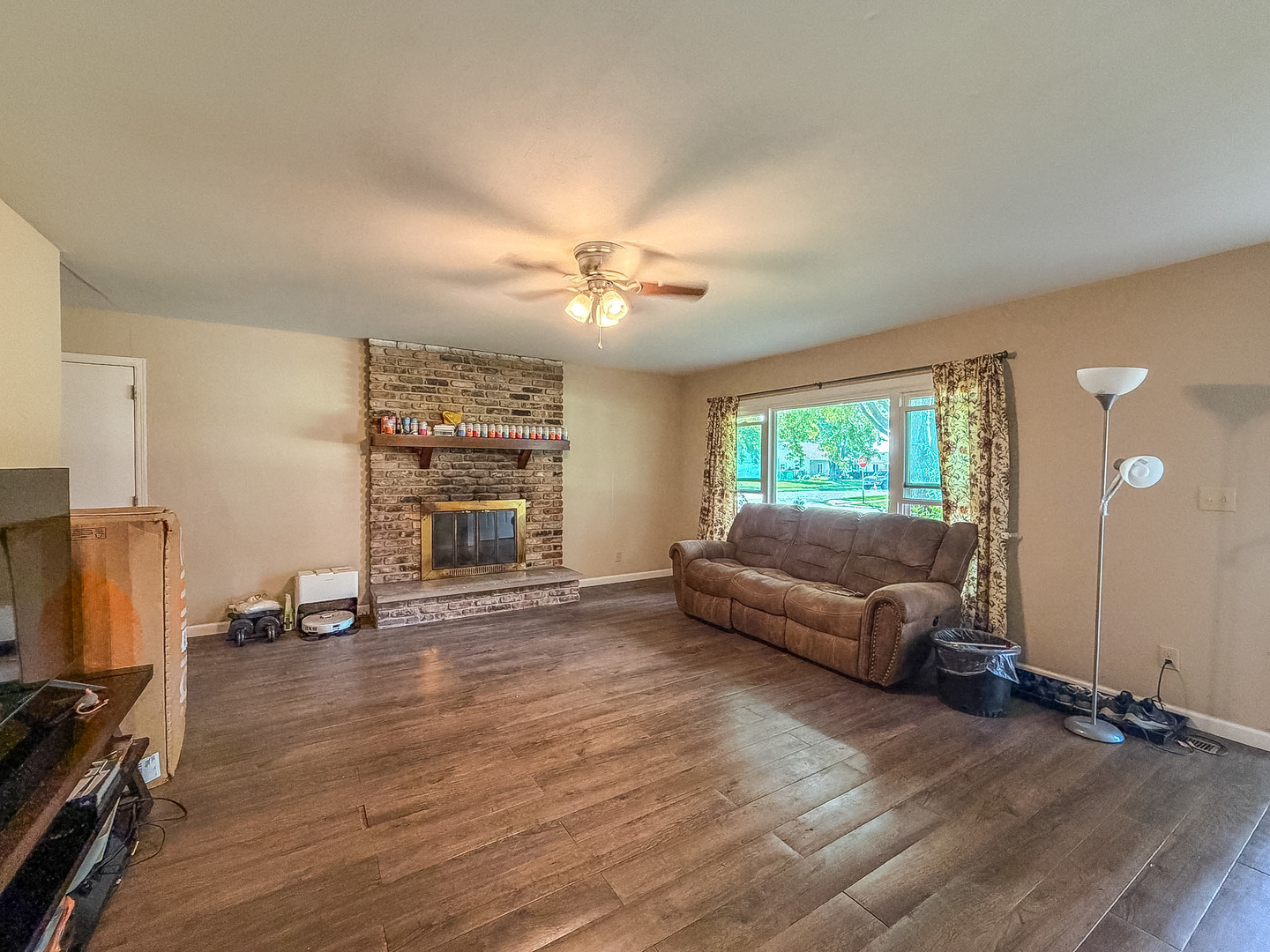 910 Maplepark Drive Property Photo 6