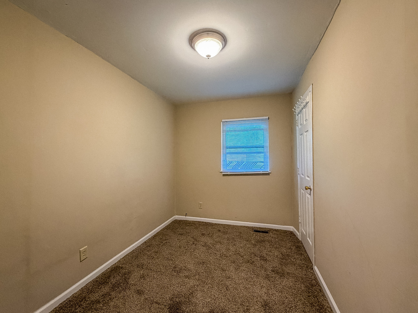 910 Maplepark Drive Property Photo 13
