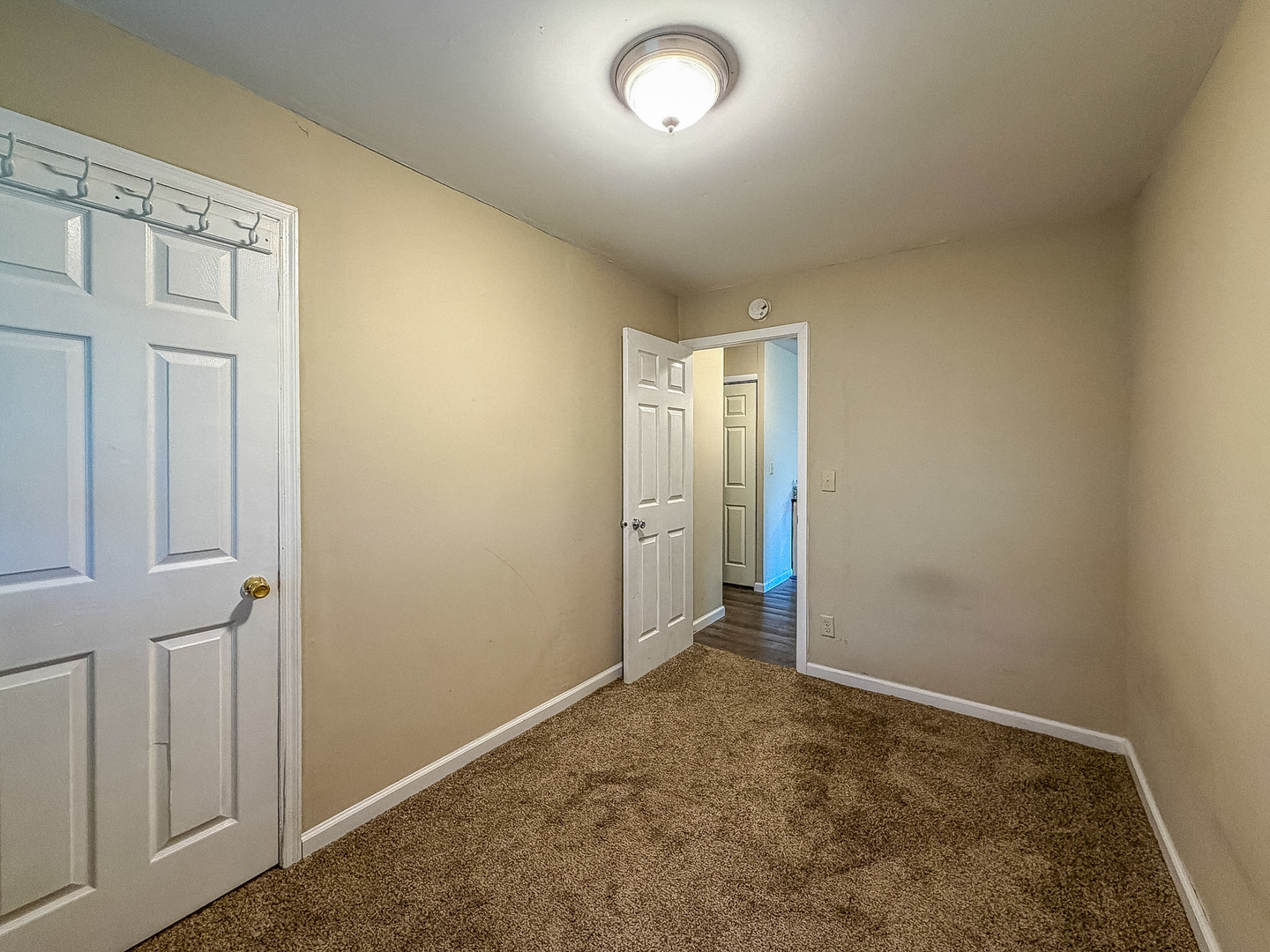 910 Maplepark Drive Property Photo 14
