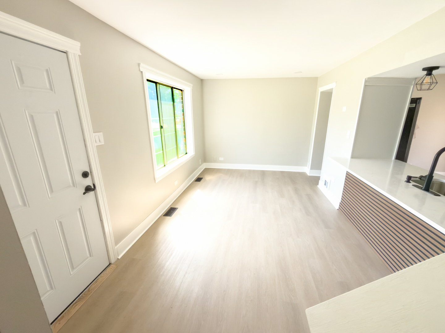 1s168 Ardmore Avenue Property Photo 6