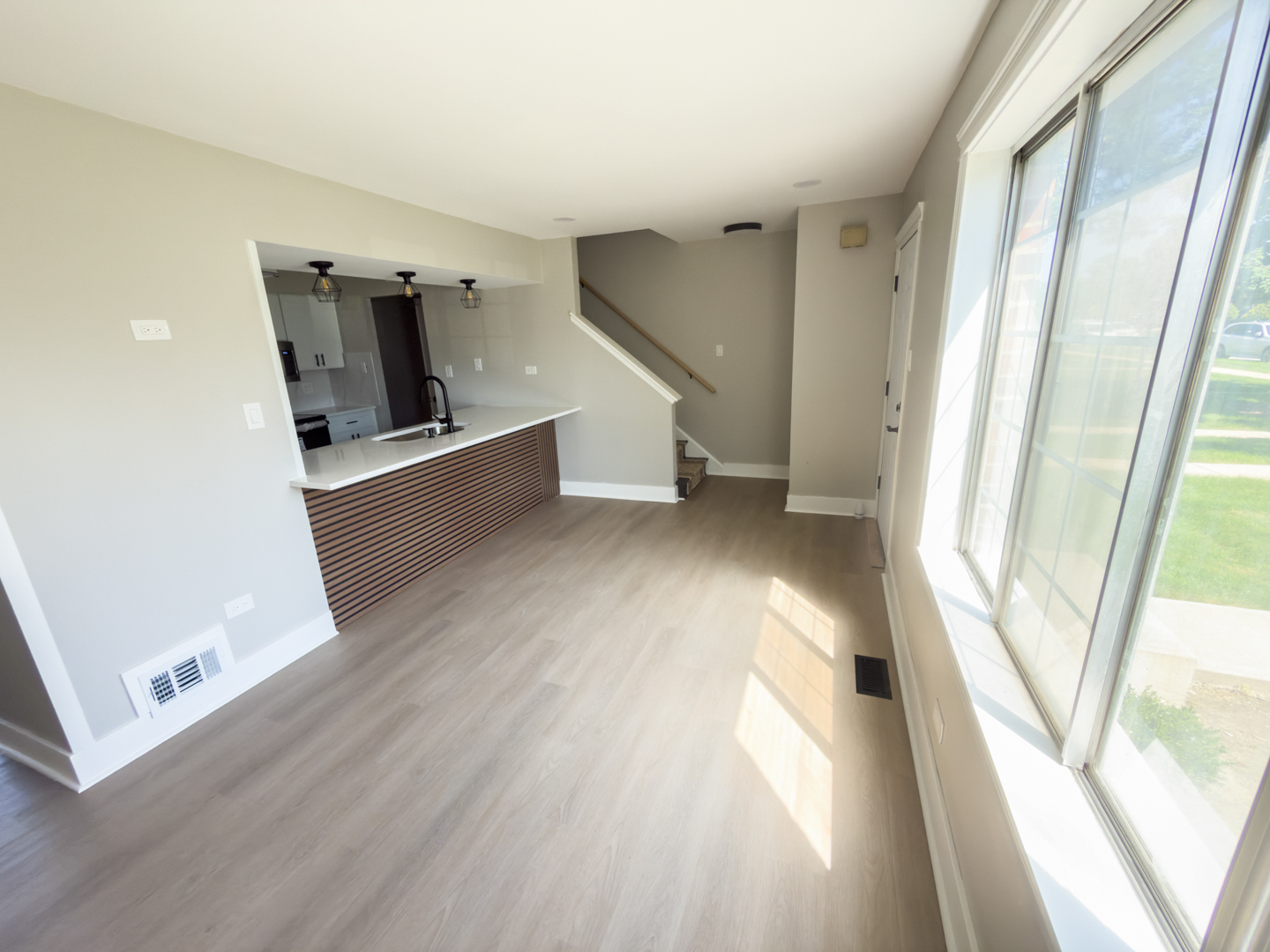 1s168 Ardmore Avenue Property Photo 7