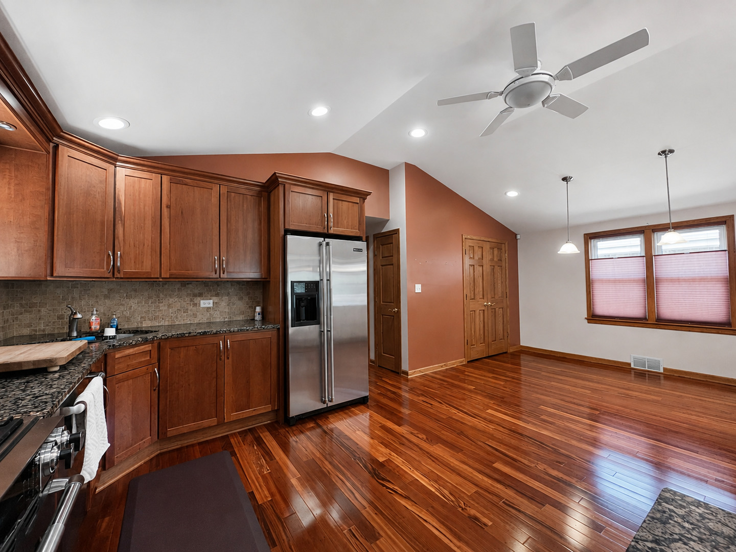 10206 S Fairfield Avenue Property Photo 5