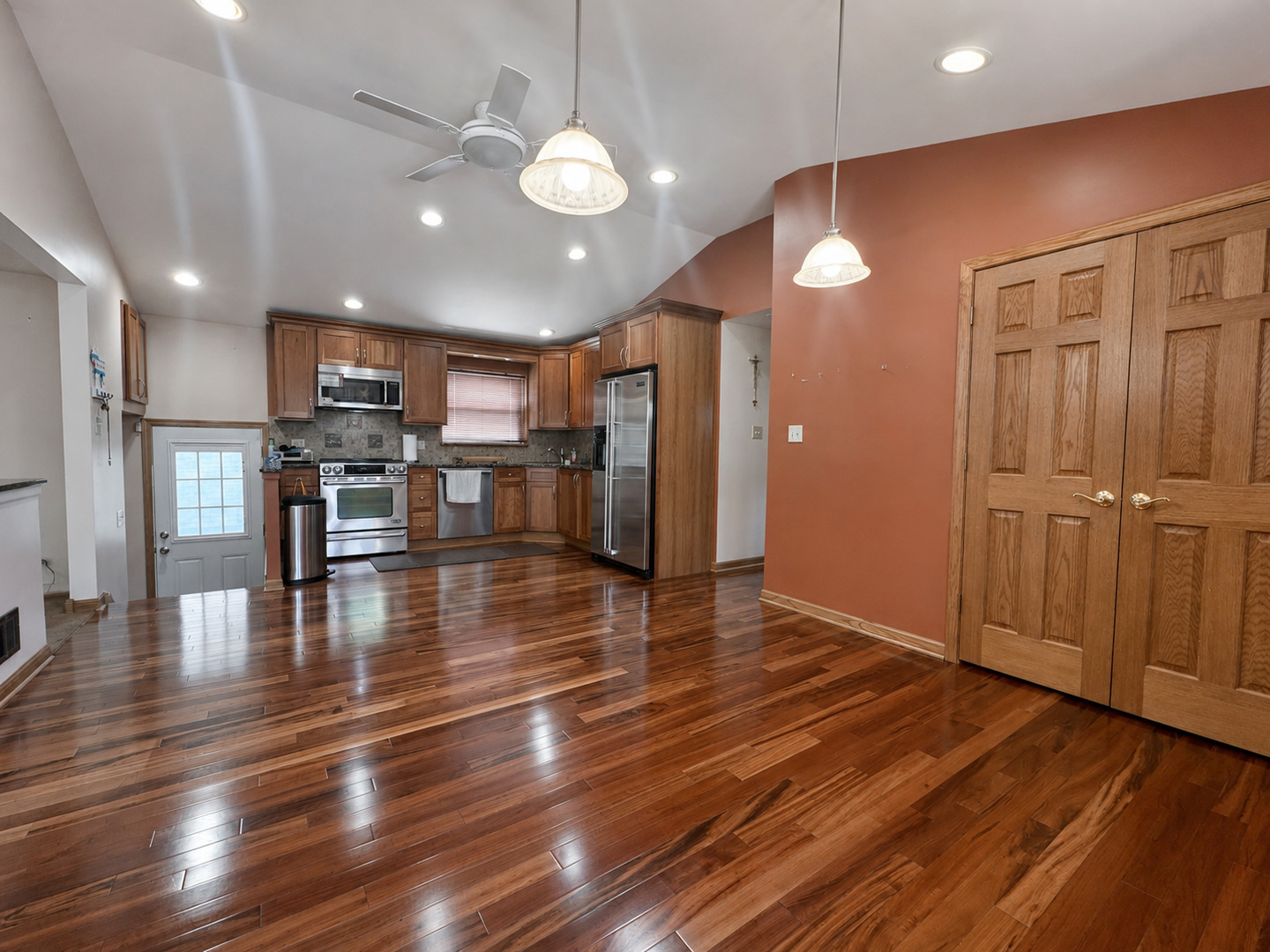 10206 S Fairfield Avenue Property Photo 7