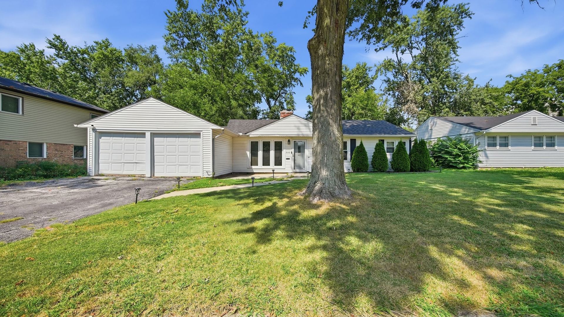 340 Indianwood Boulevard Property Photo 1