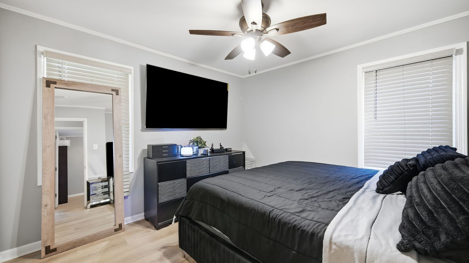 340 Indianwood Boulevard Property Photo 12