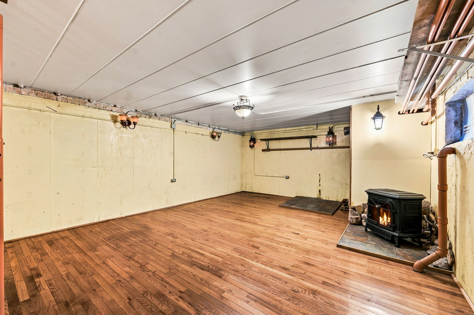 7548 W Belmont Avenue Property Photo 16