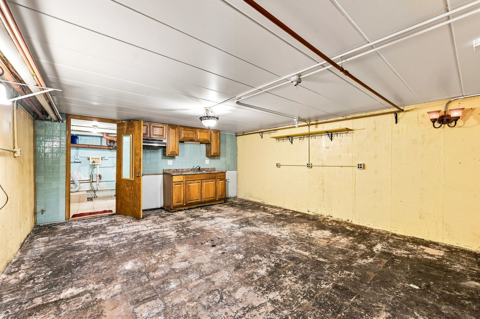 7548 W Belmont Avenue Property Photo 18
