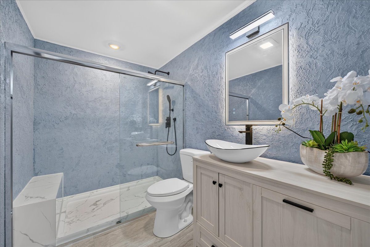 211 N Graylynn Drive Property Photo 13