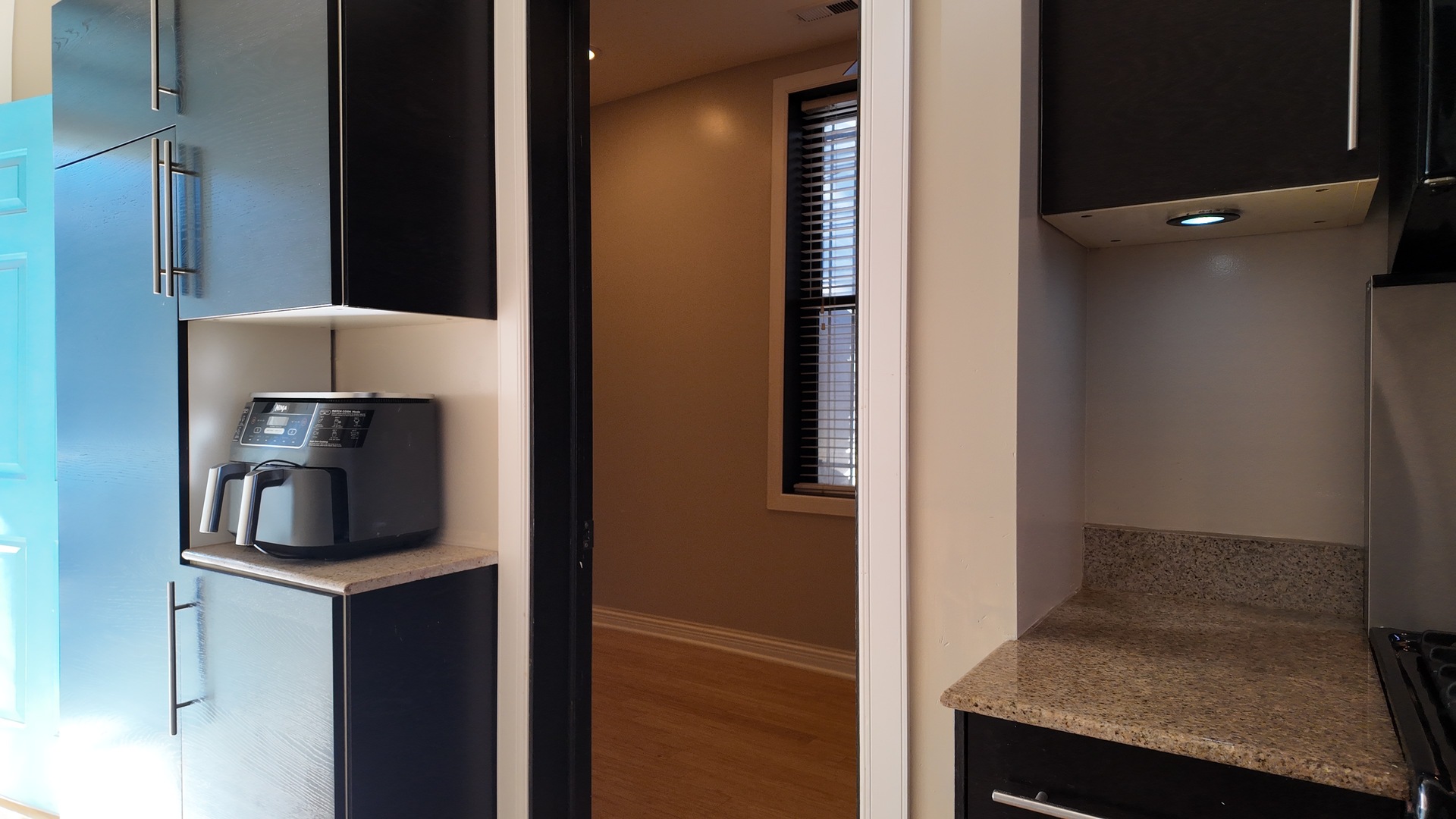 1532 N Greenview Avenue G Property Photo 6