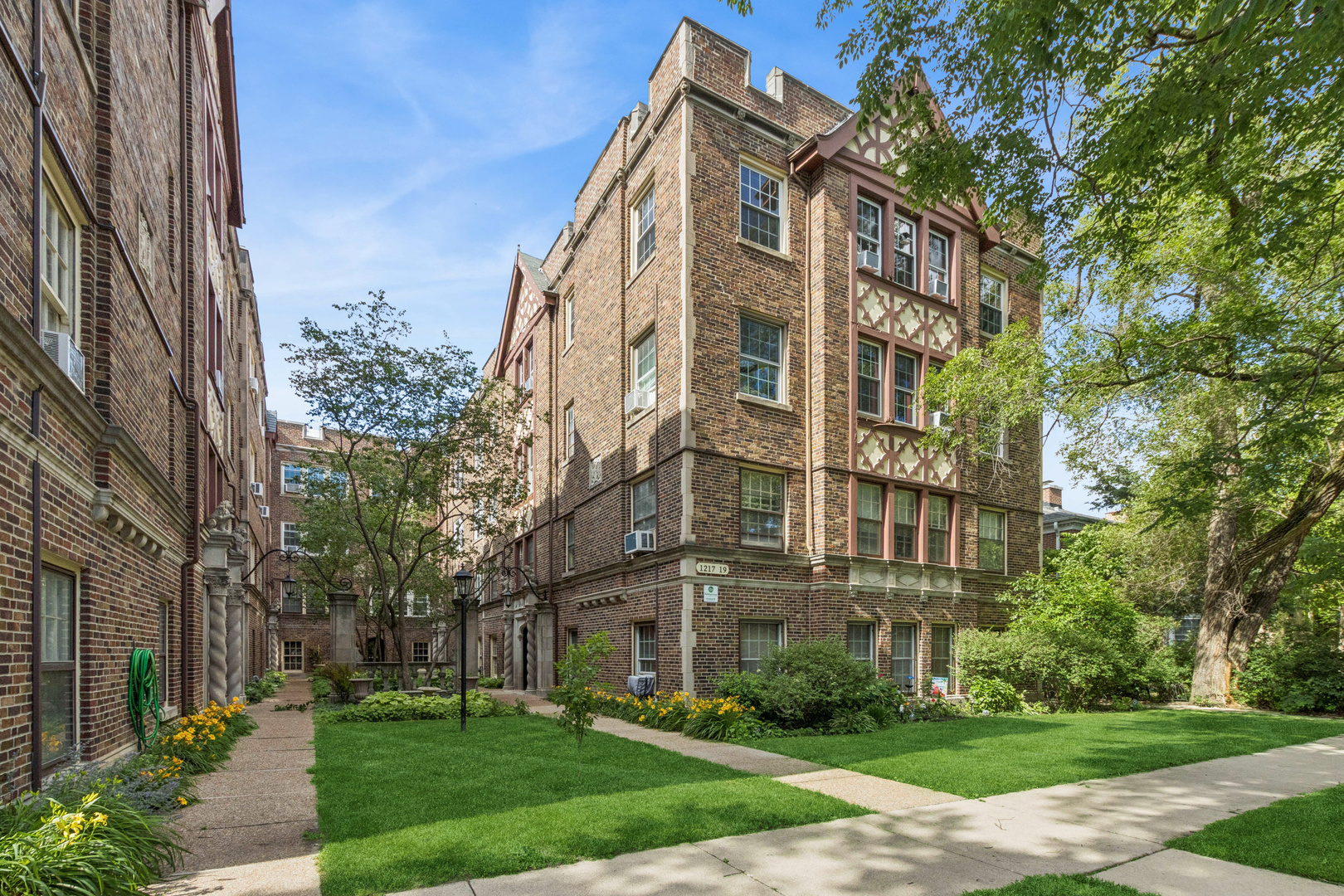 1219 Hull Terrace 2C