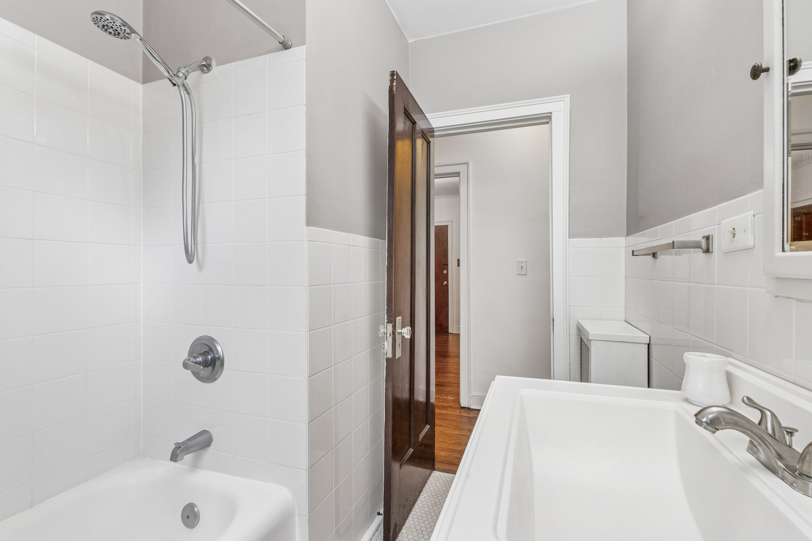 1219 Hull Terrace 2c Property Photo 12