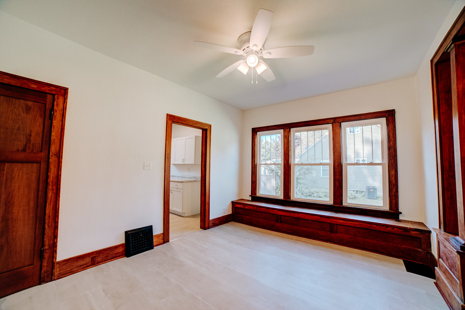 517 E Mulberry Street Property Photo 9