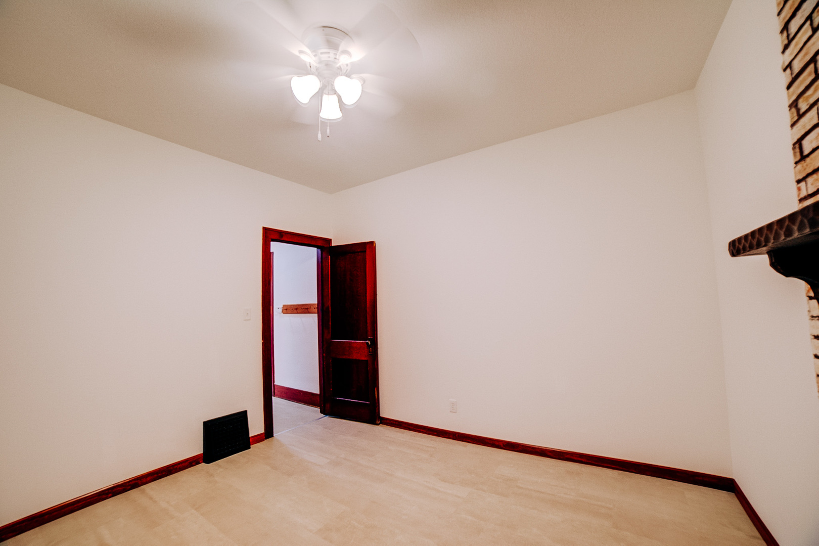 517 E Mulberry Street Property Photo 18
