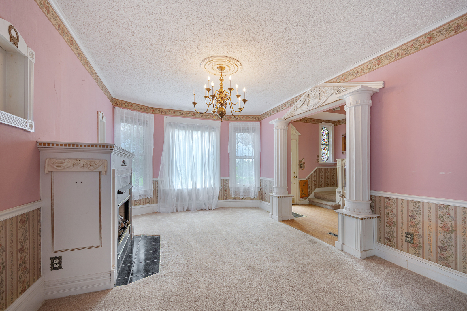 526 W South Street Property Photo 4