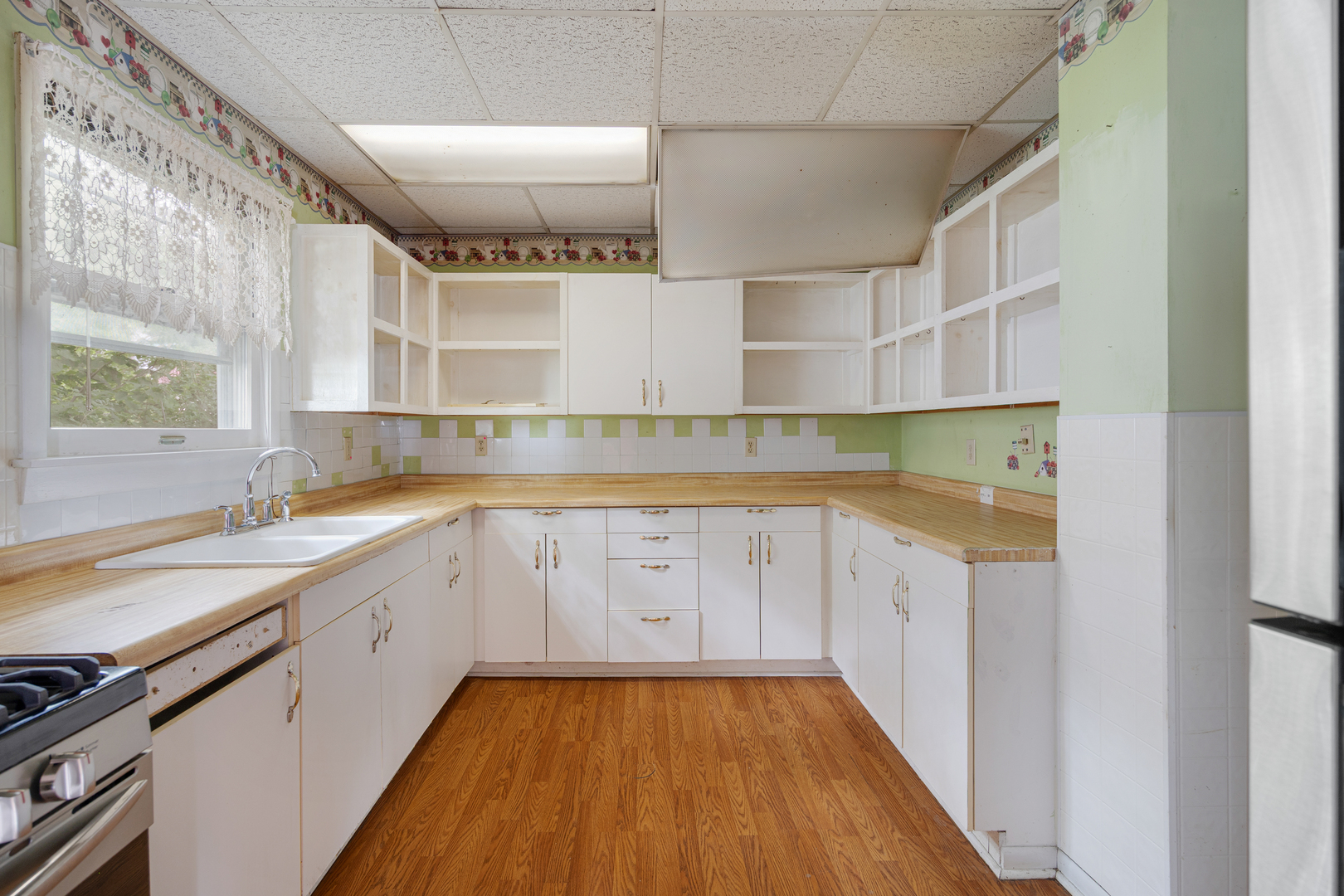 526 W South Street Property Photo 9