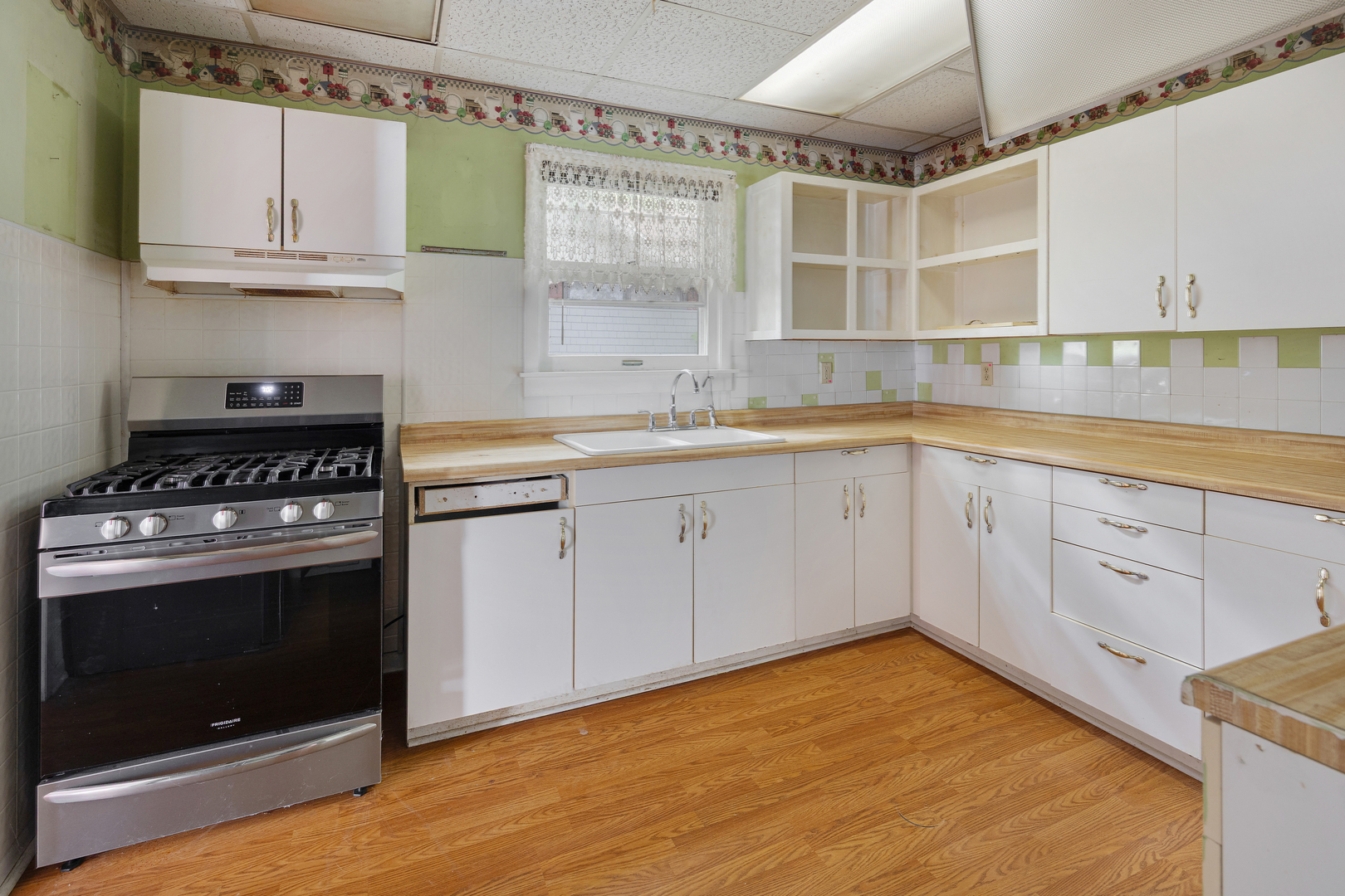 526 W South Street Property Photo 10