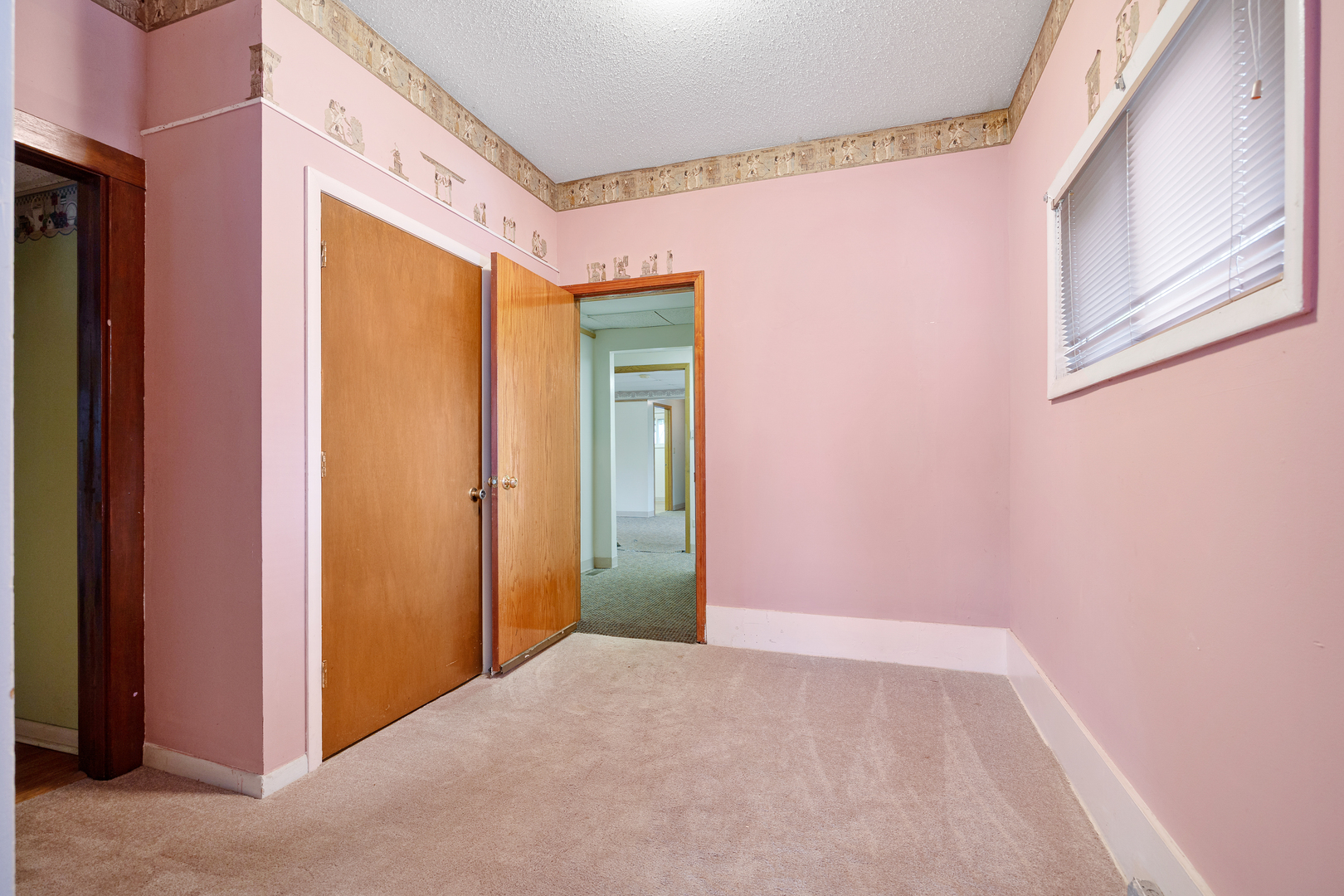 526 W South Street Property Photo 11