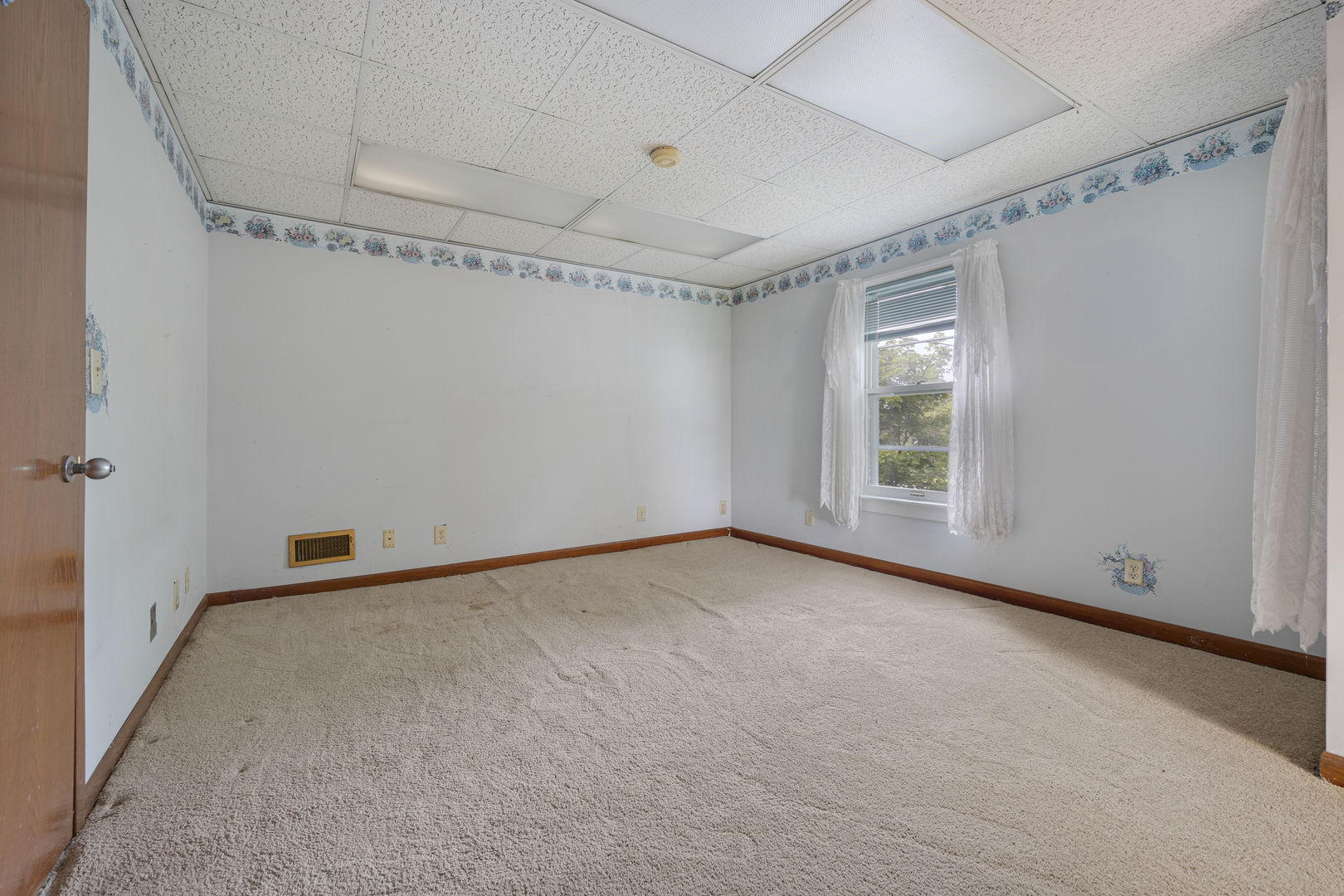 526 W South Street Property Photo 18