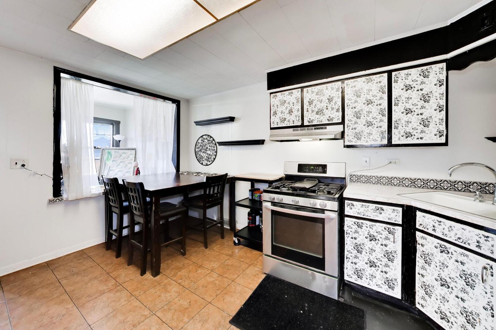 539 W 44th Street Property Photo 10