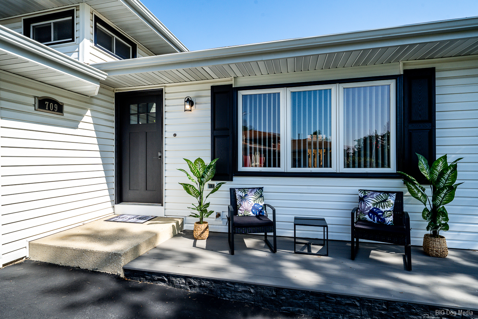 709 N Reef Road Property Photo 2
