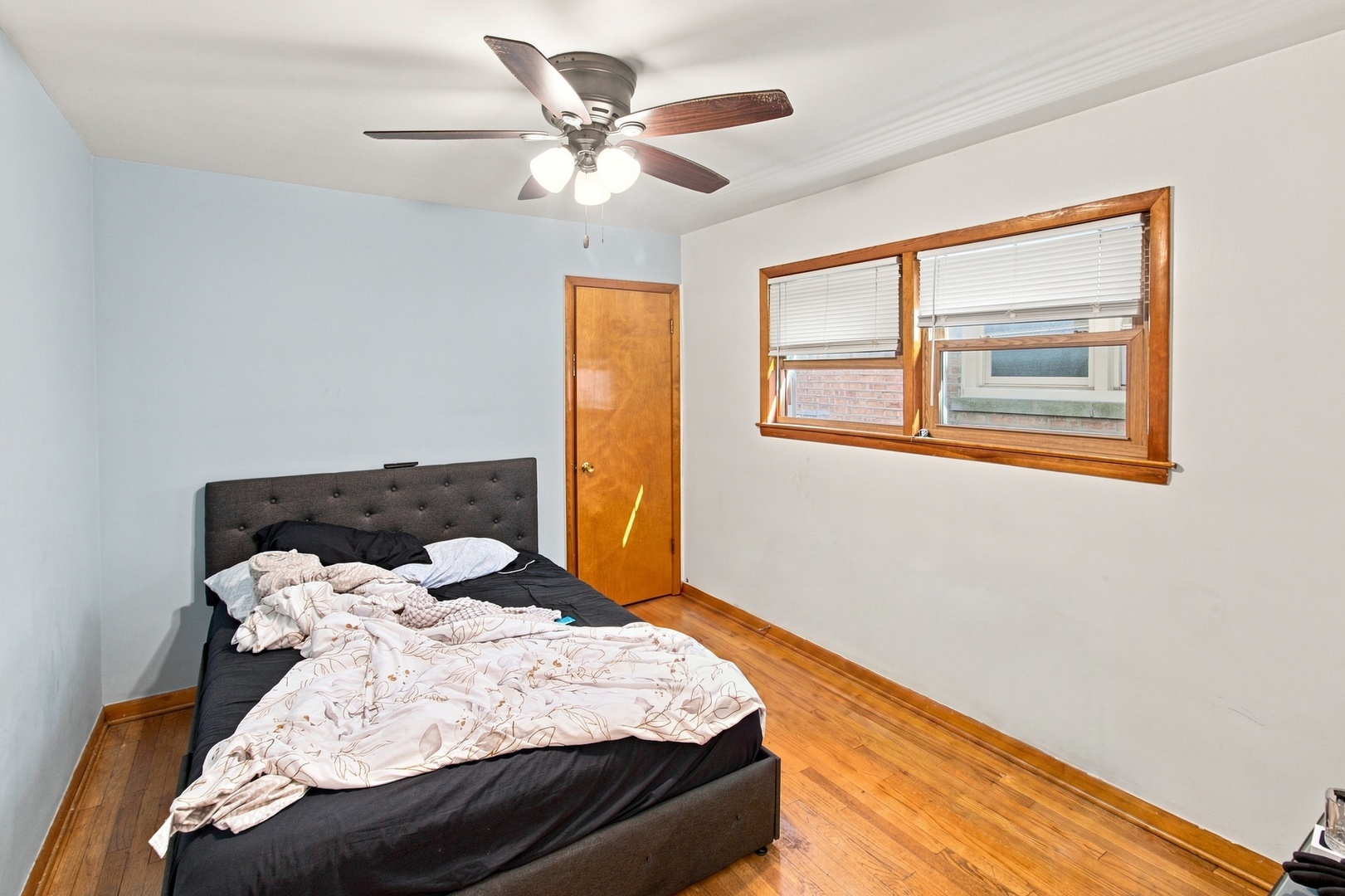3858 N Sawyer Avenue Property Photo 6