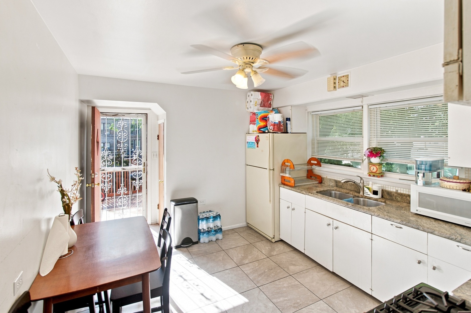 3858 N Sawyer Avenue Property Photo 10