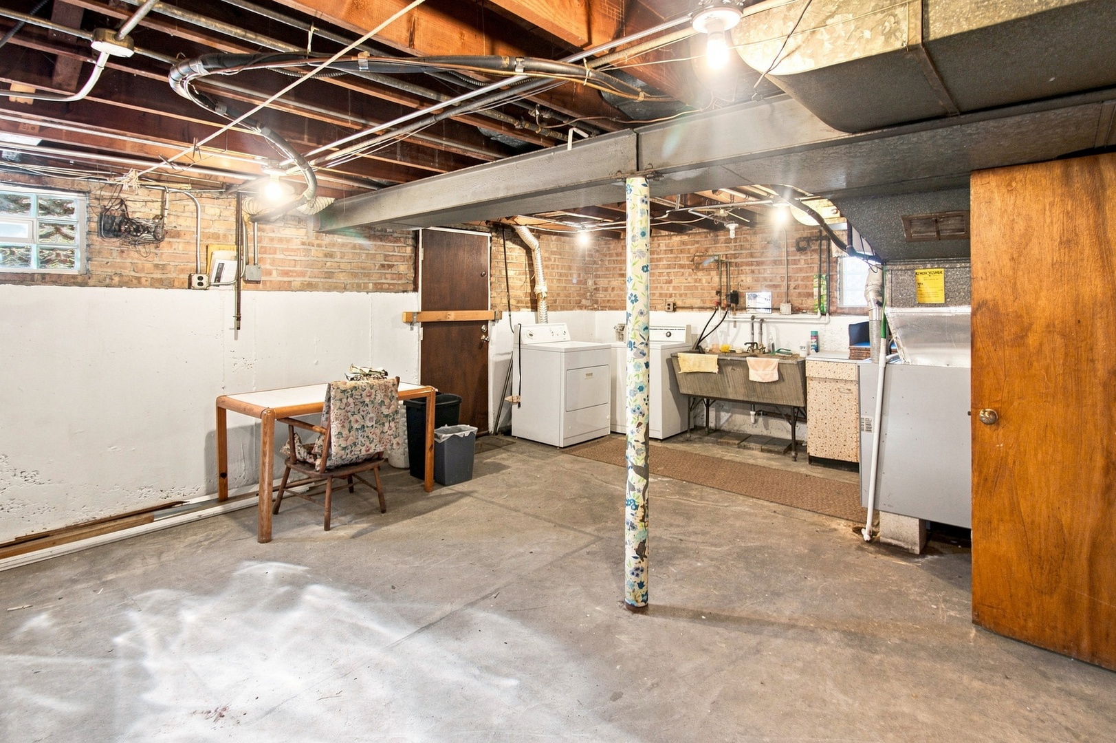 3858 N Sawyer Avenue Property Photo 16
