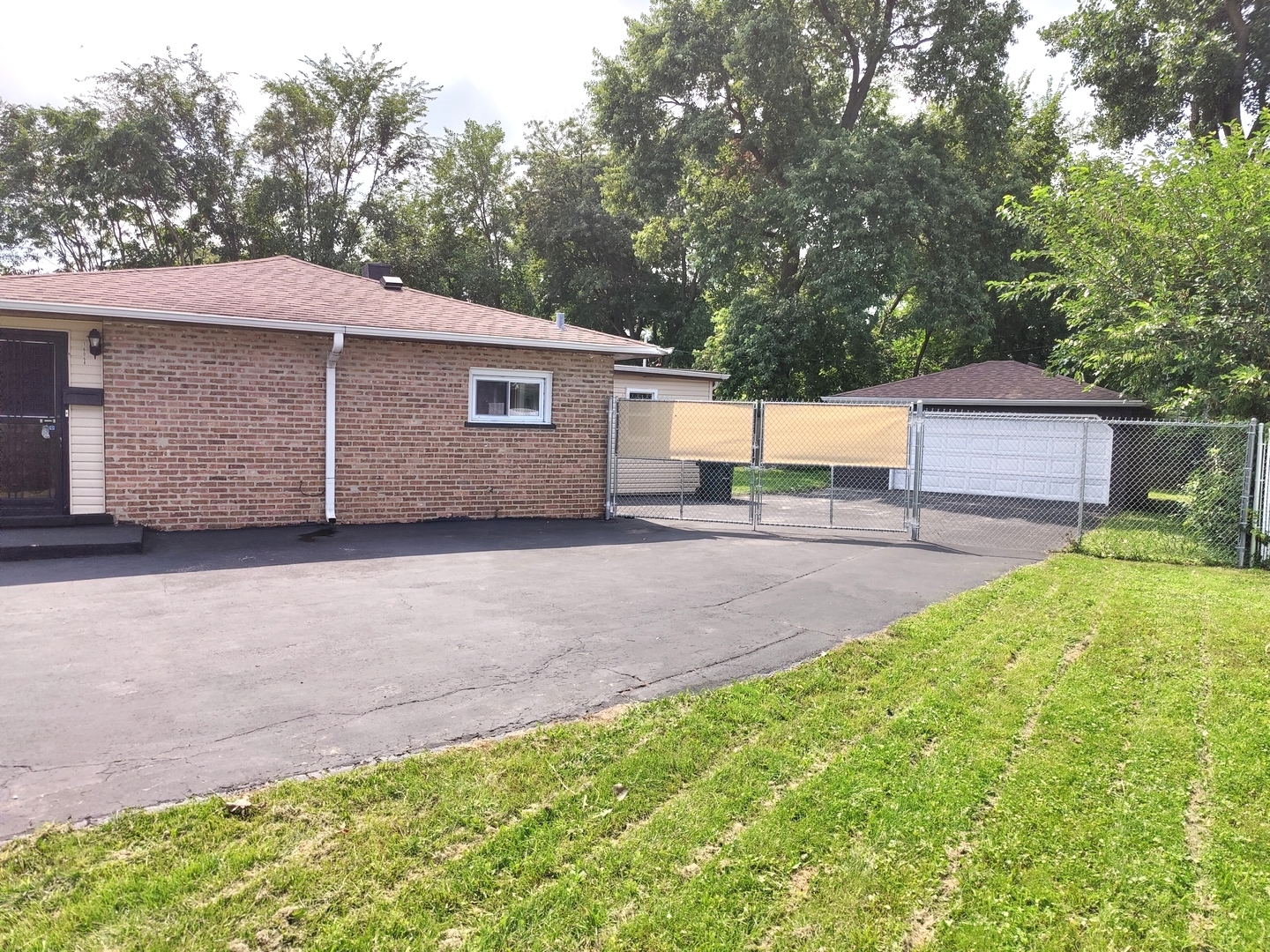 16068 Richmond Avenue Property Photo 6