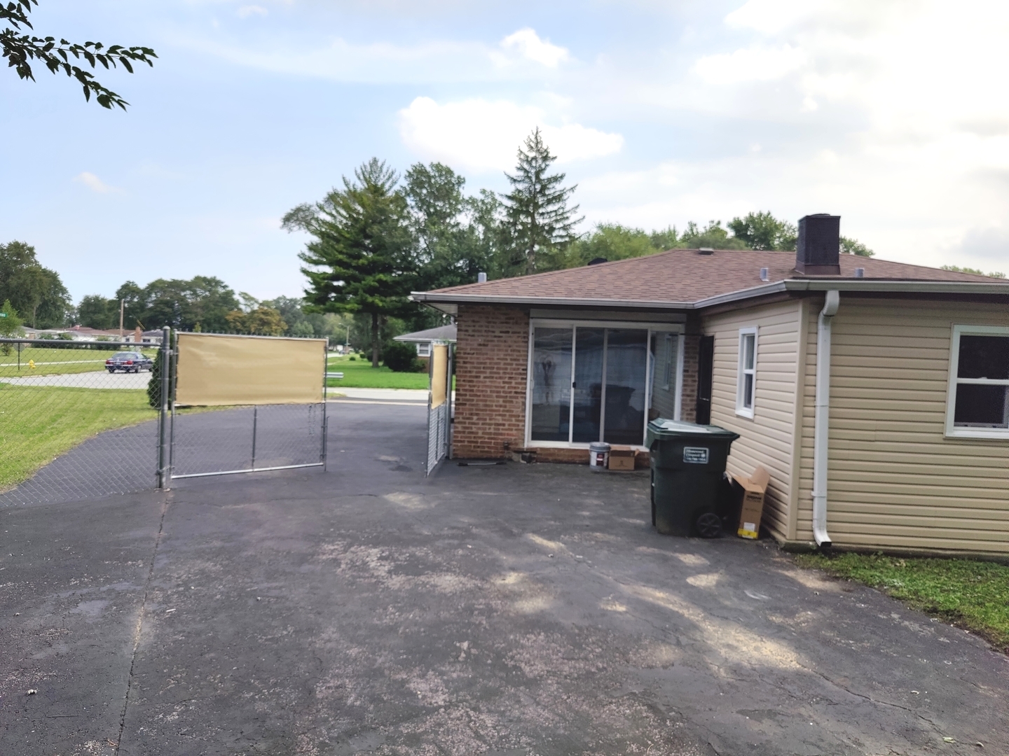 16068 Richmond Avenue Property Photo 8