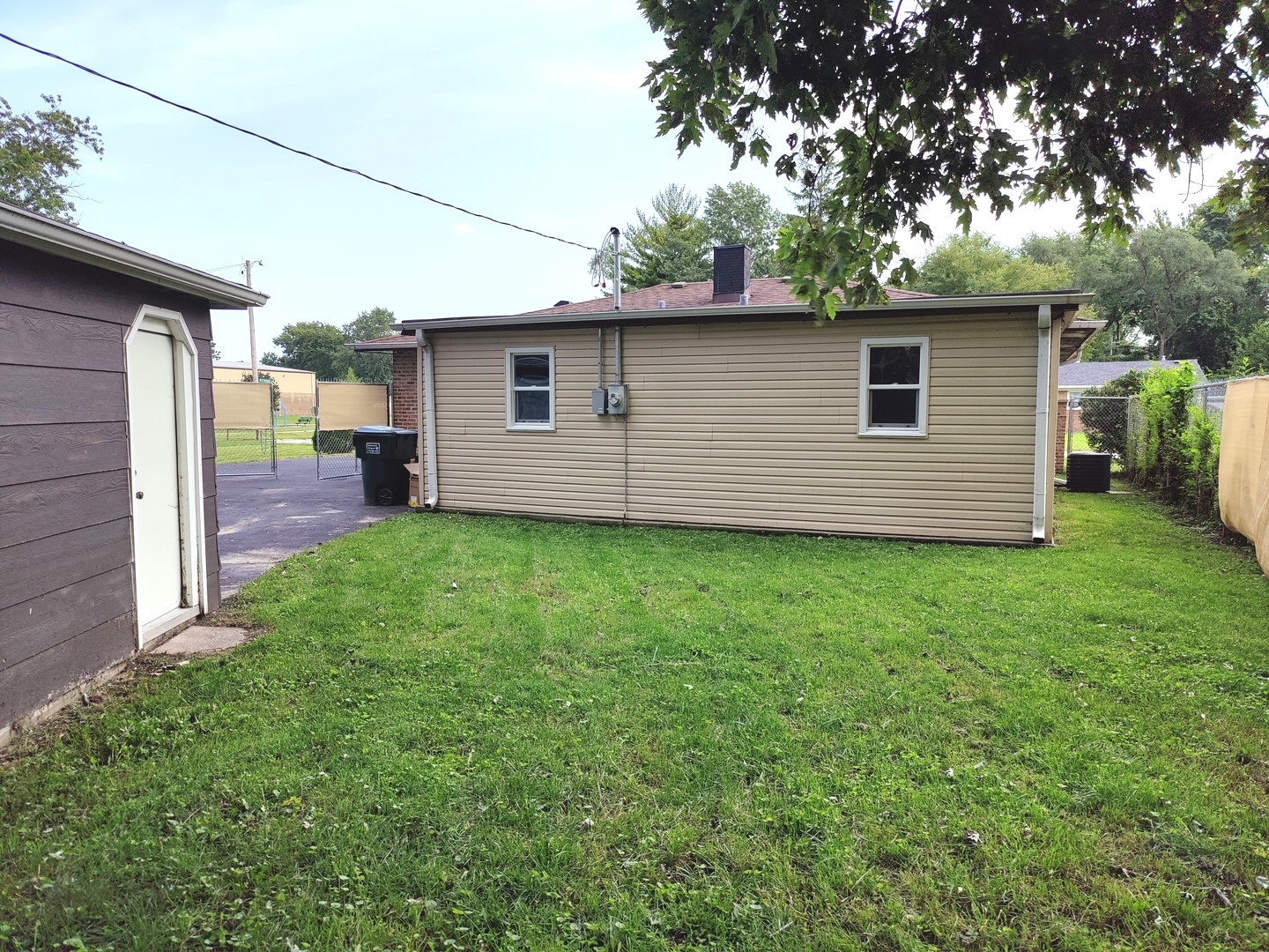 16068 Richmond Avenue Property Photo 11