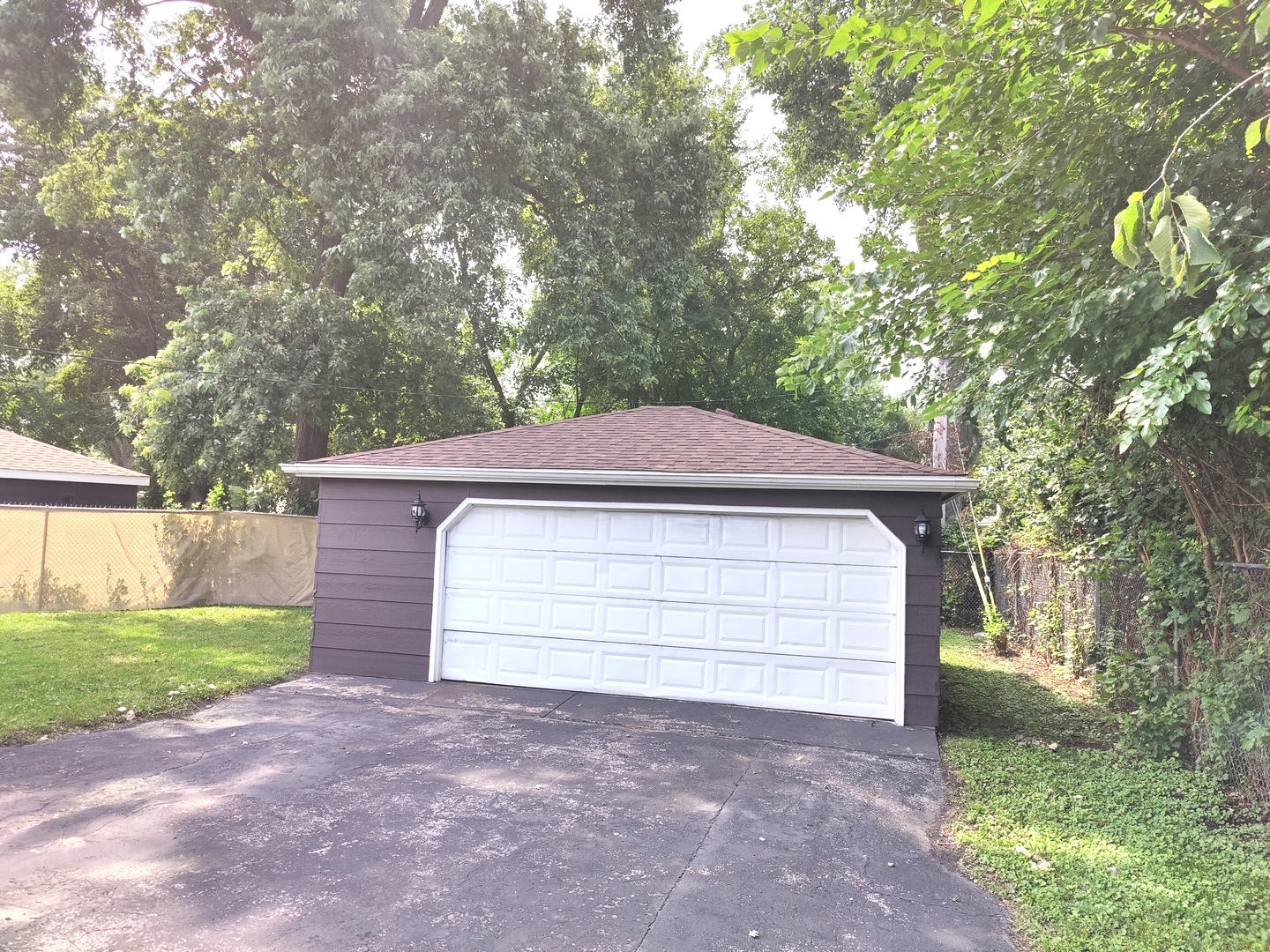 16068 Richmond Avenue Property Photo 15