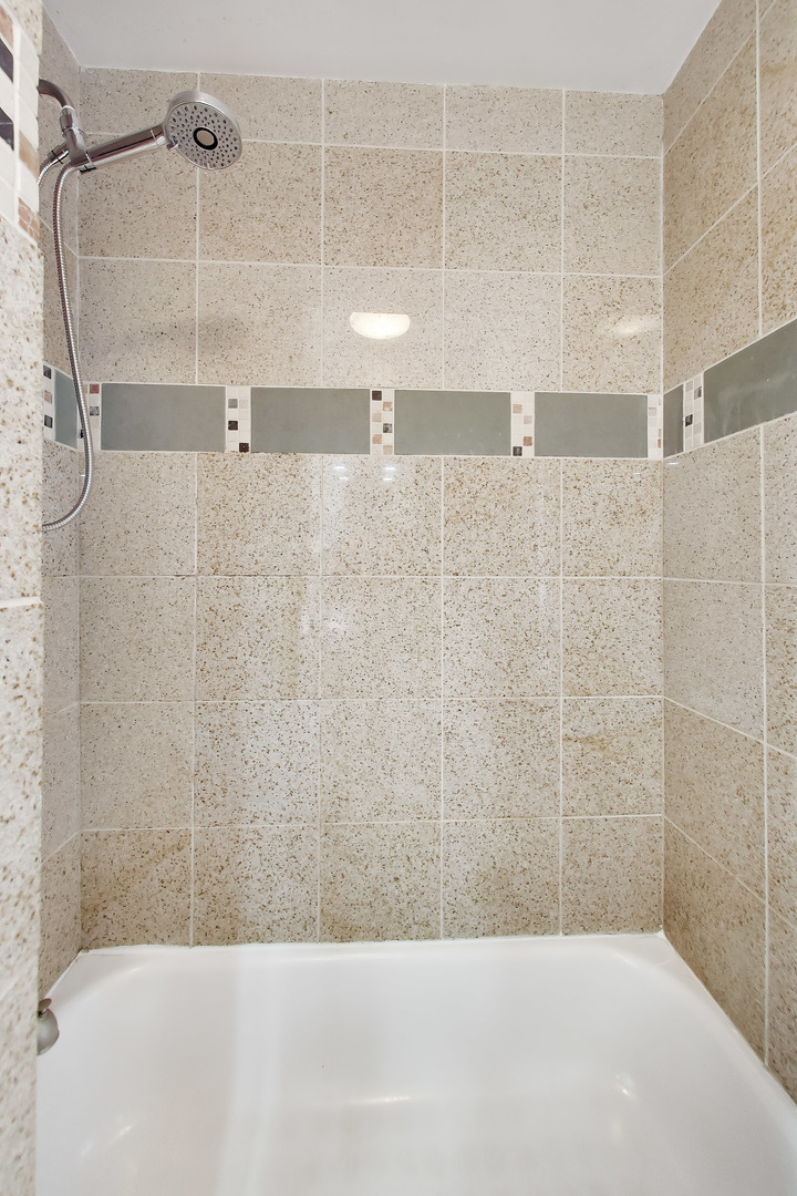 1532 N Greenview Avenue 2f Property Photo 9