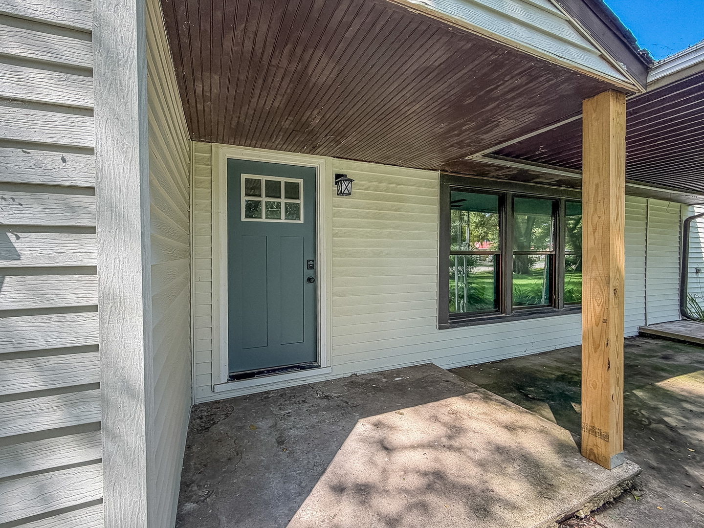 118 E Bower Street Property Photo 3