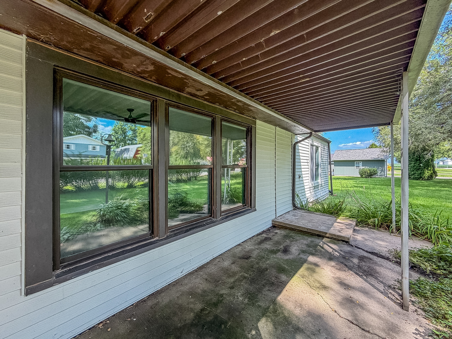 118 E Bower Street Property Photo 5