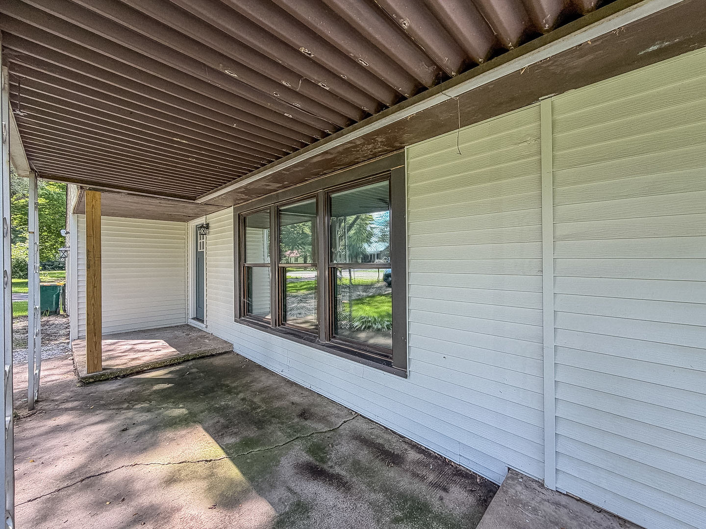 118 E Bower Street Property Photo 6