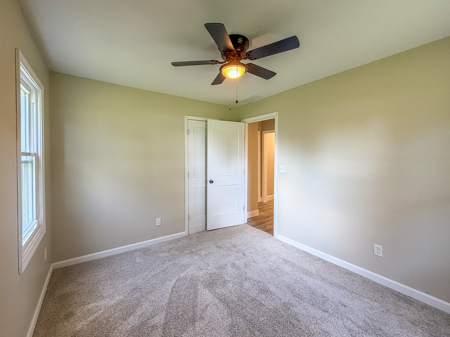 118 E Bower Street Property Photo 28