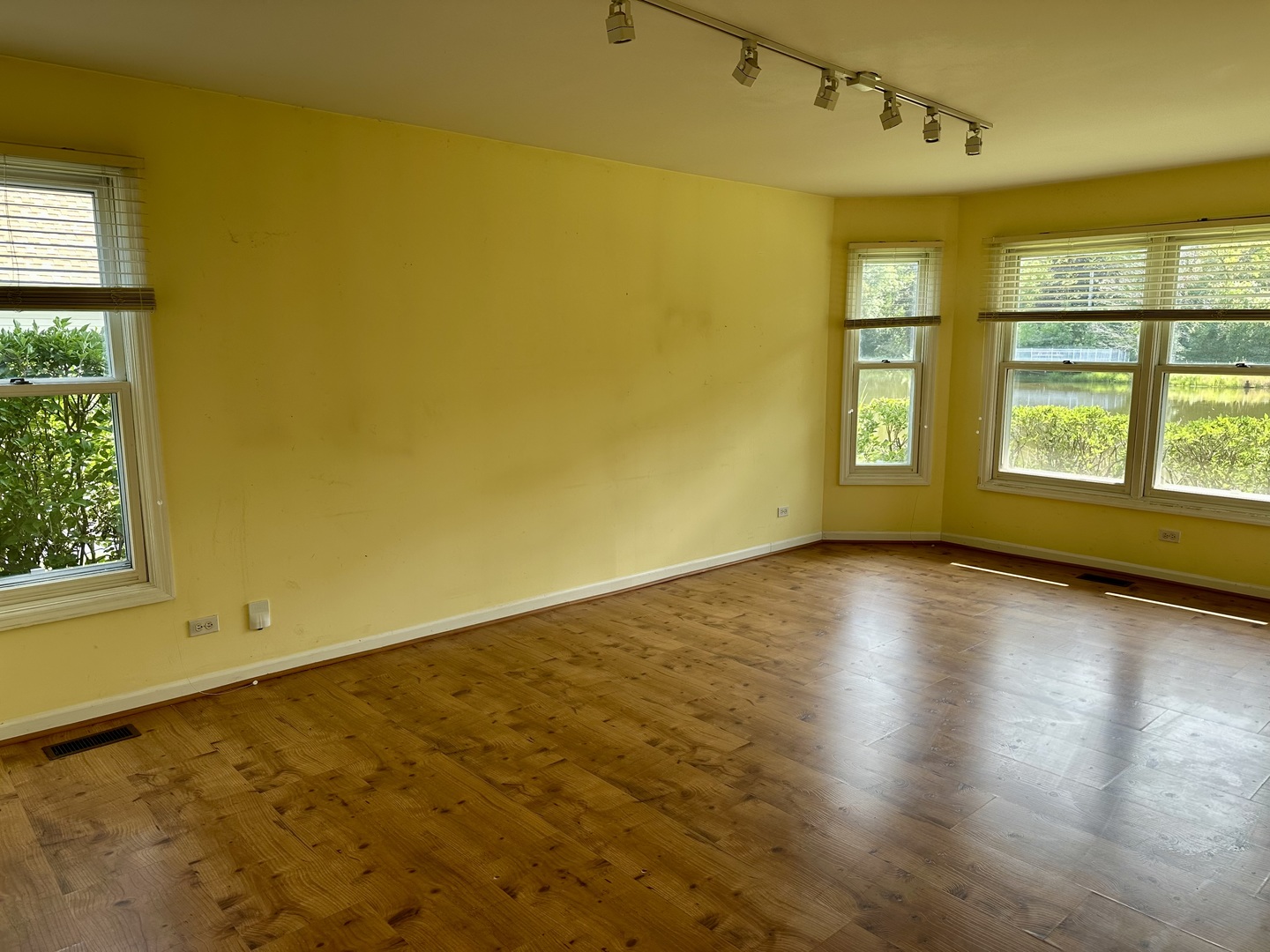935 Victoria Drive 935 Property Photo 11