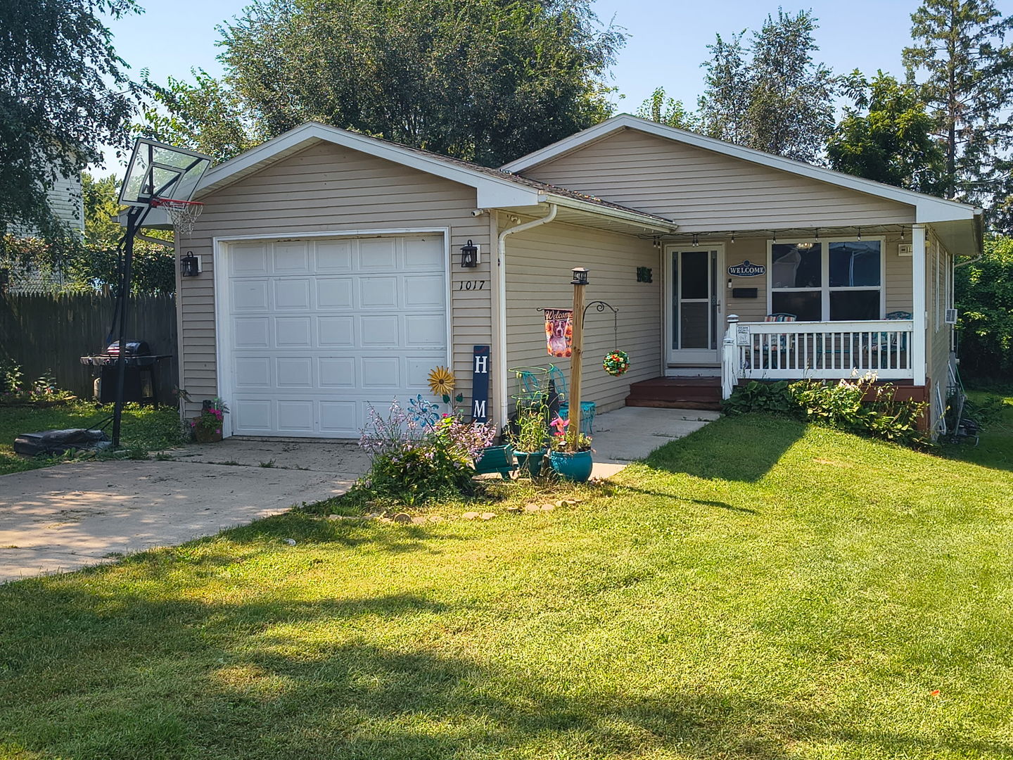 1017 S College Avenue Property Photo 1