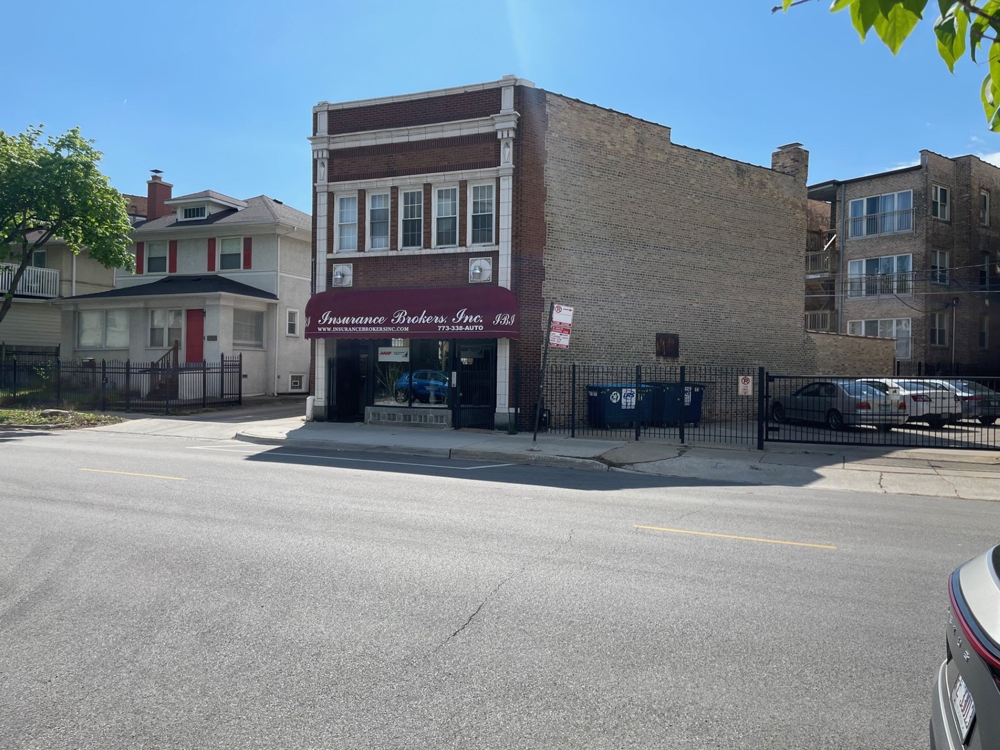 7547 N Rogers Avenue Property Photo 1