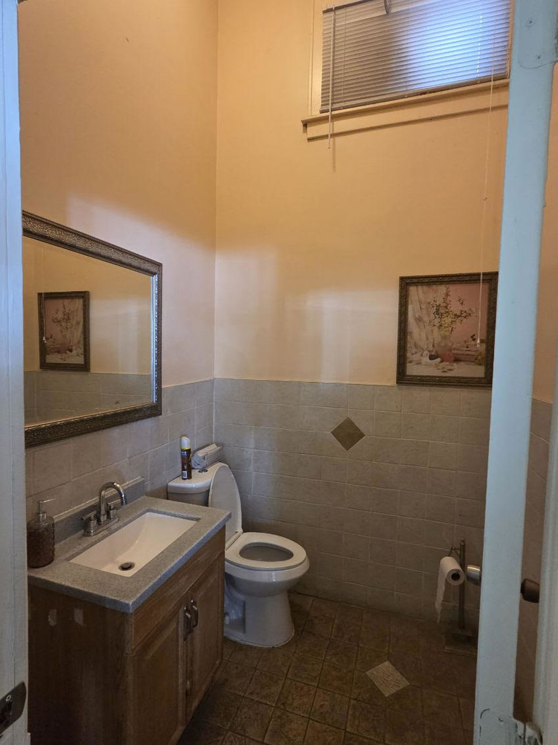 7547 N Rogers Avenue Property Photo 12