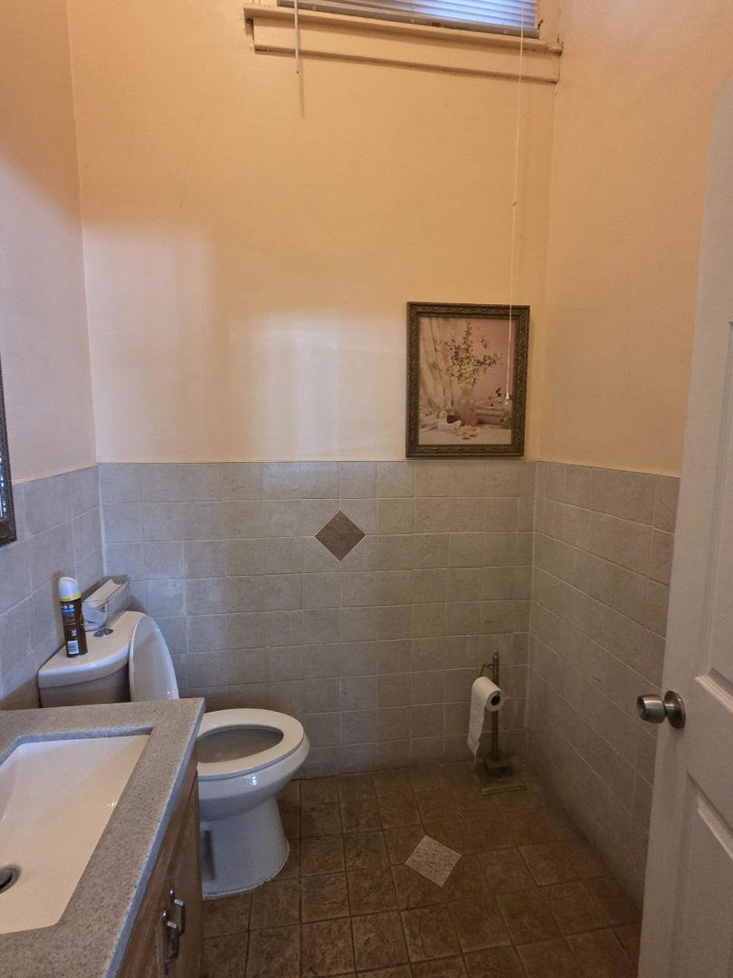 7547 N Rogers Avenue Property Photo 13