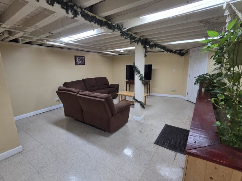 7547 N Rogers Avenue Property Photo 15