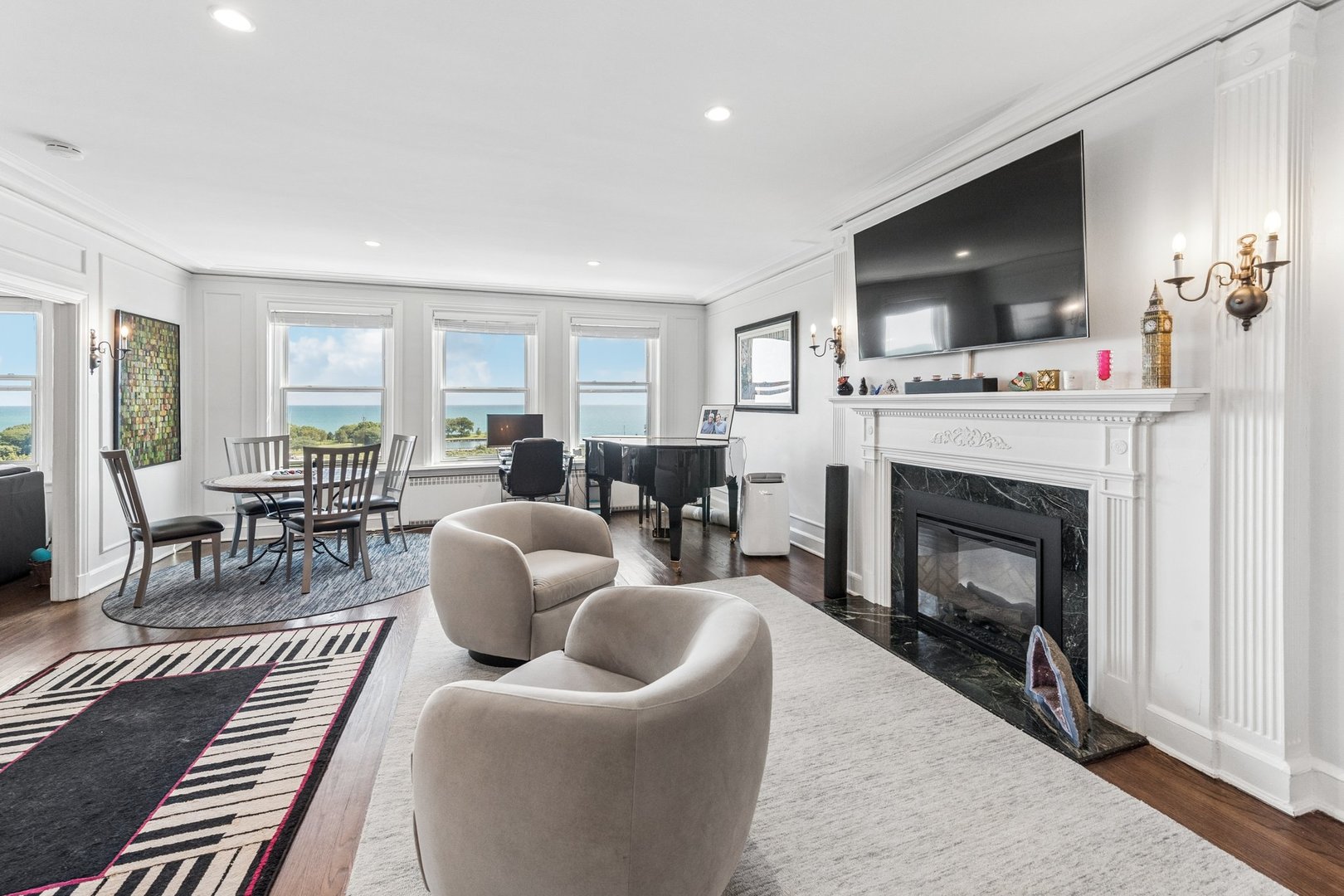 3240 N Lake Shore Drive 10d Property Photo 3