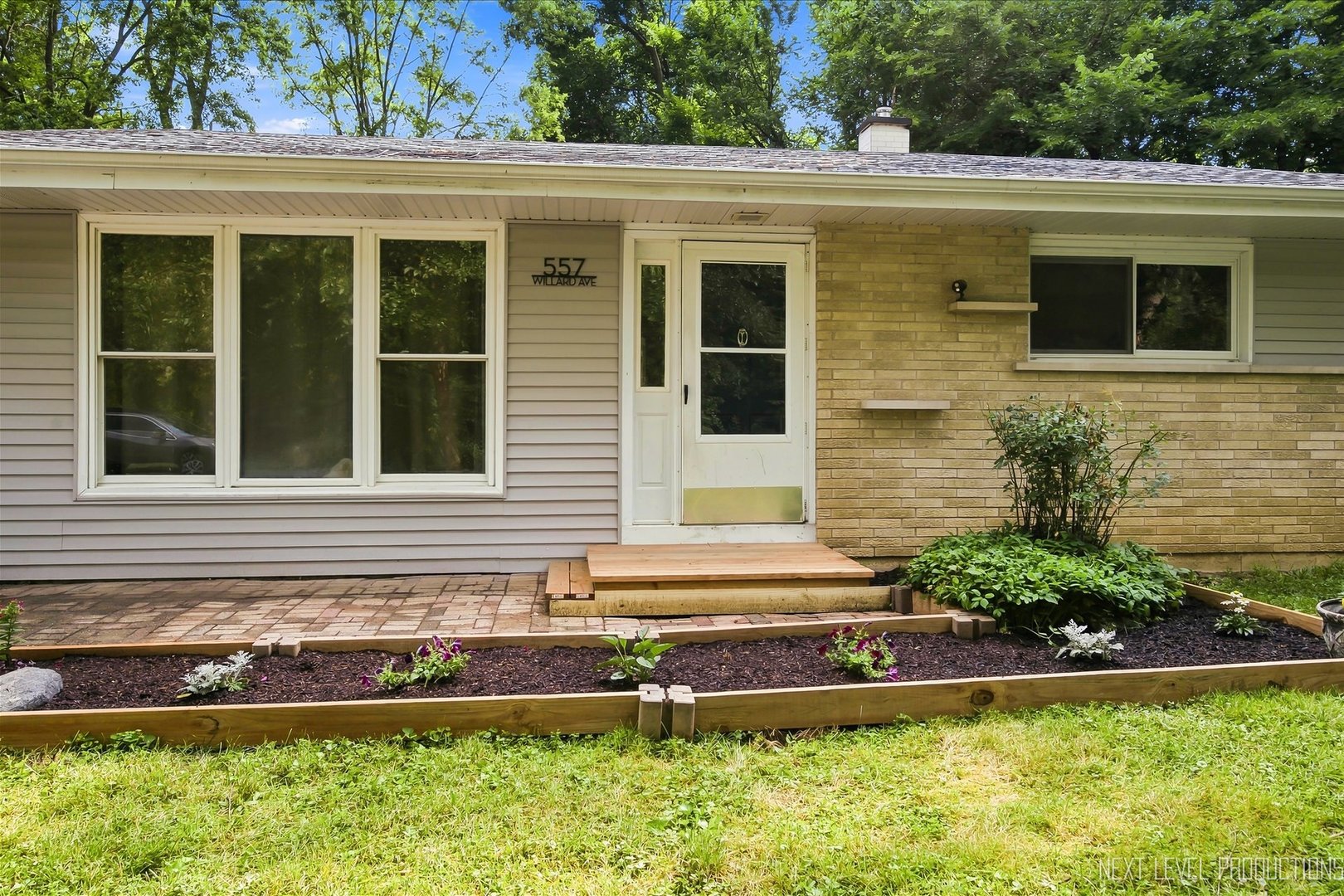 557 Willard Avenue Property Photo 3