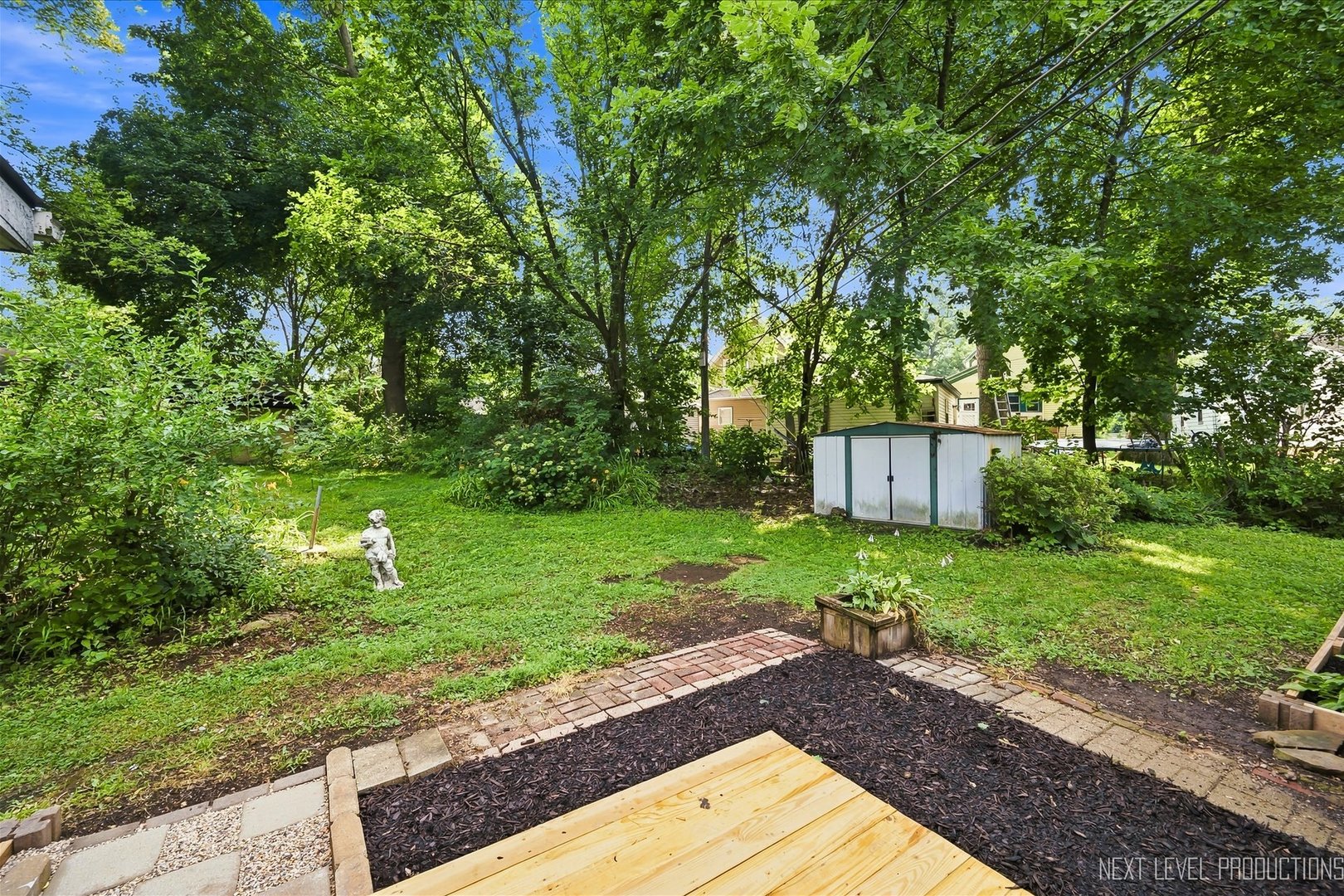 557 Willard Avenue Property Photo 23