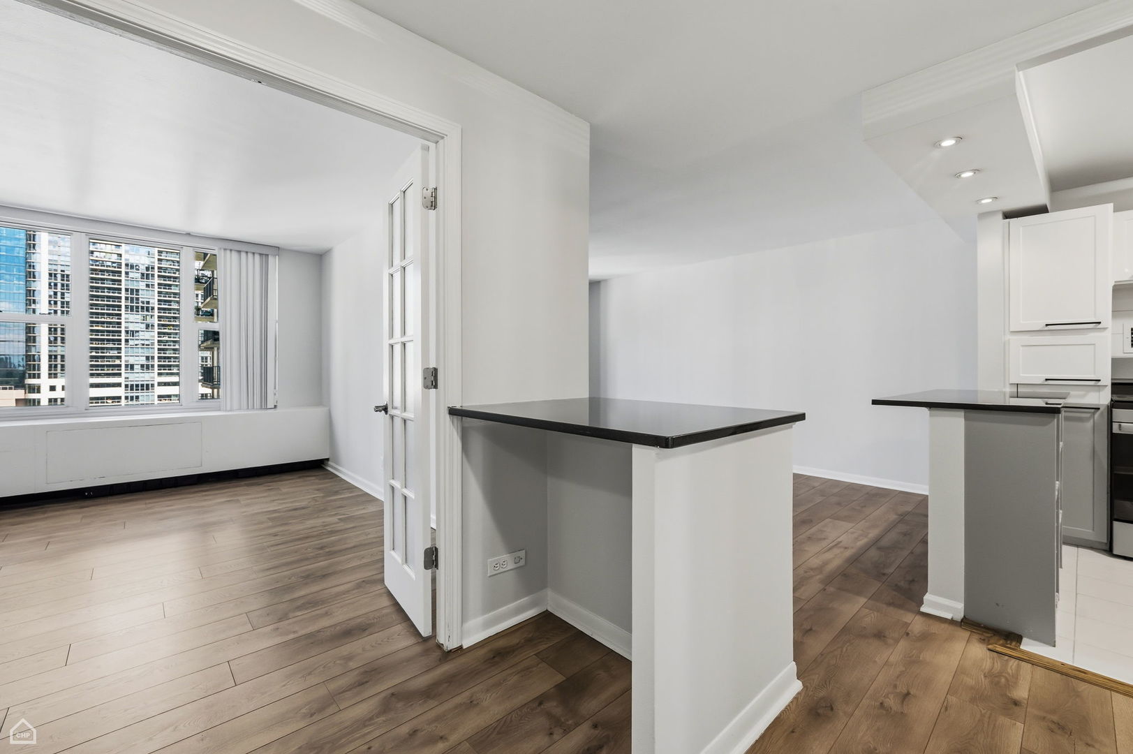 400 E Randolph Street 1812 Property Photo 8