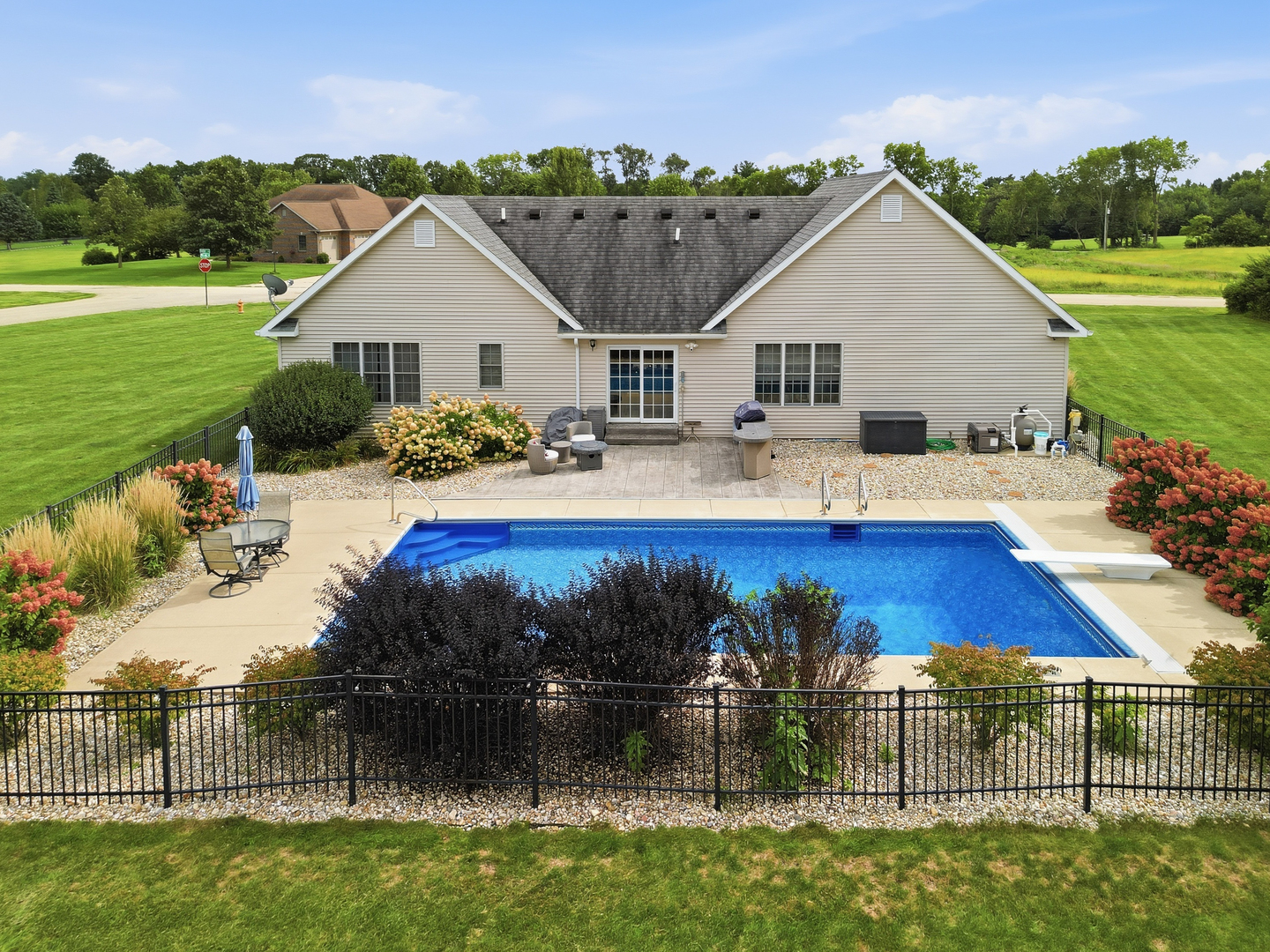714 Keller Drive Property Photo 4