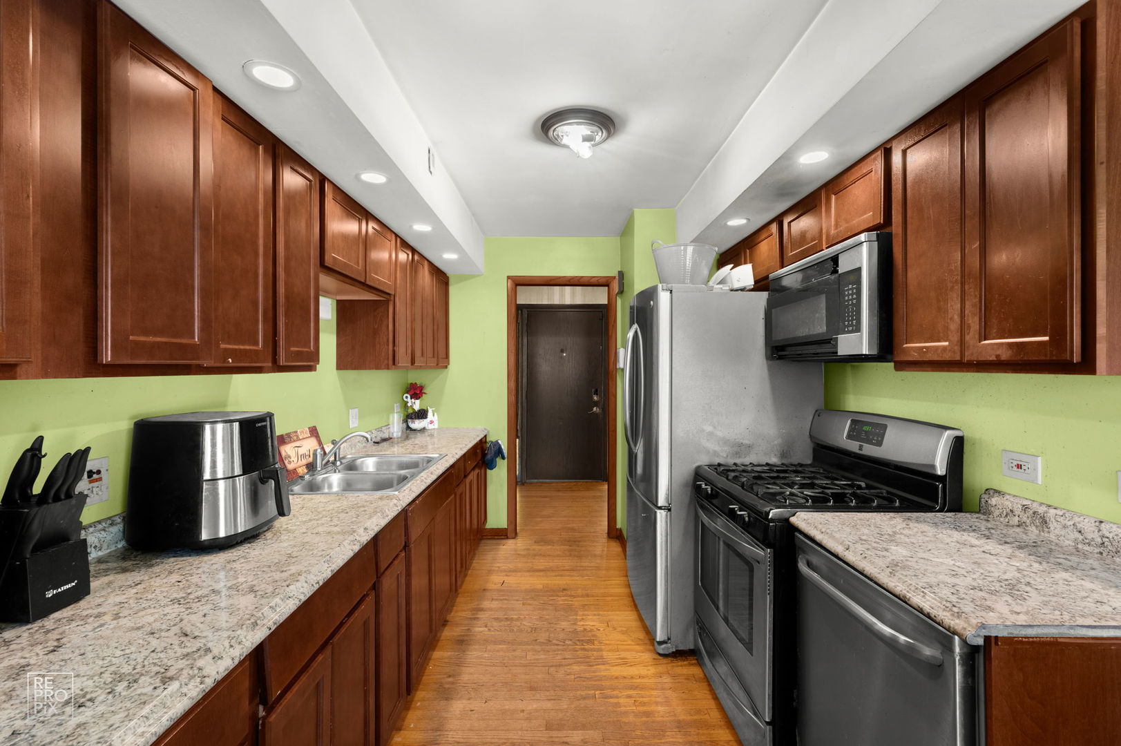 17157 Langley Avenue Property Photo 4
