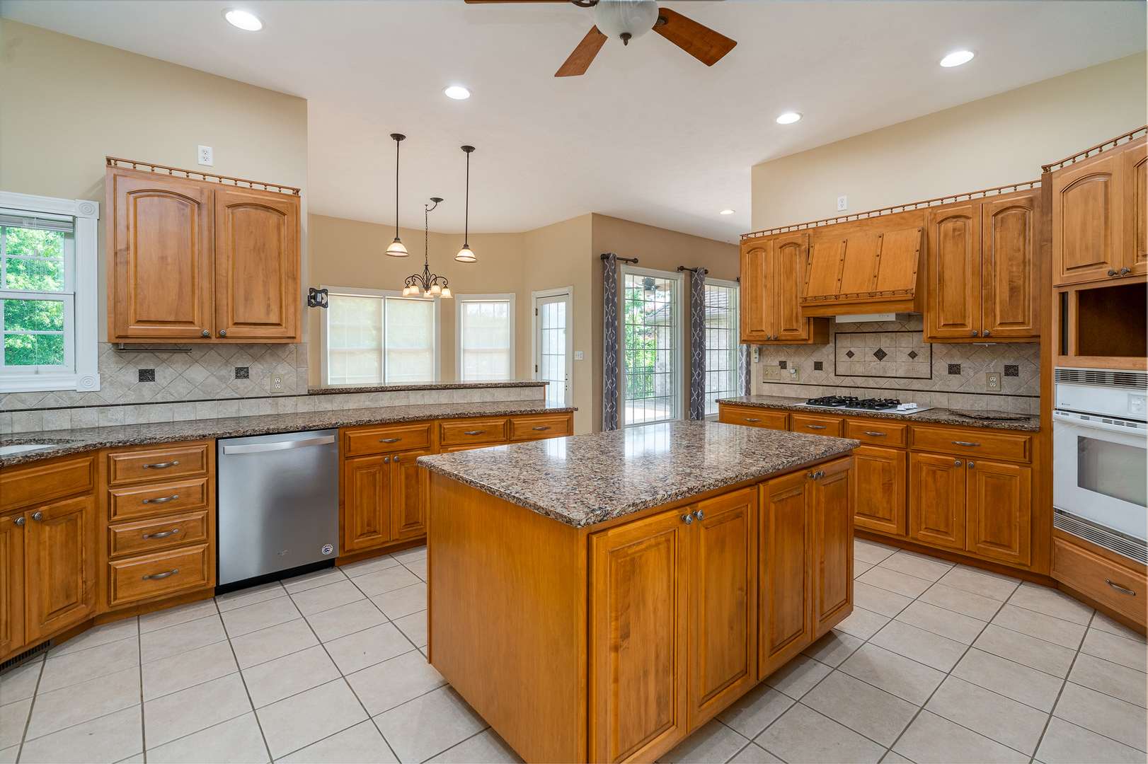 2201 Kingspointe Drive Property Photo 24
