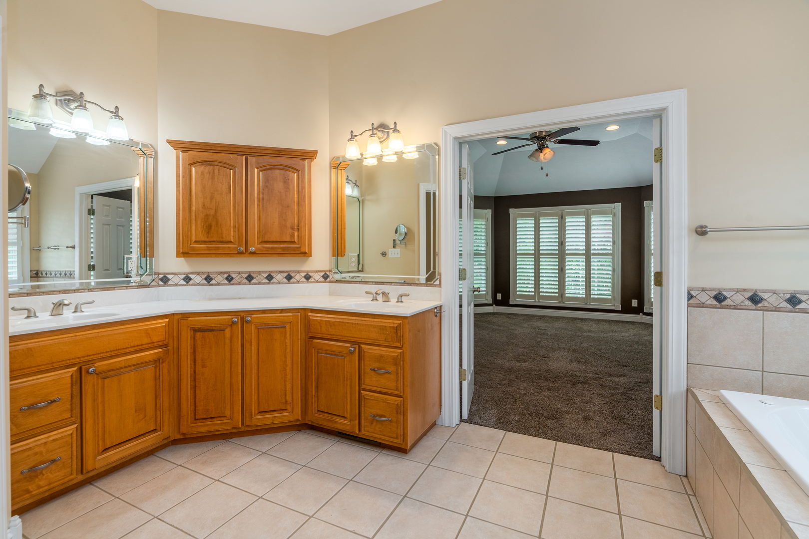 2201 Kingspointe Drive Property Photo 28